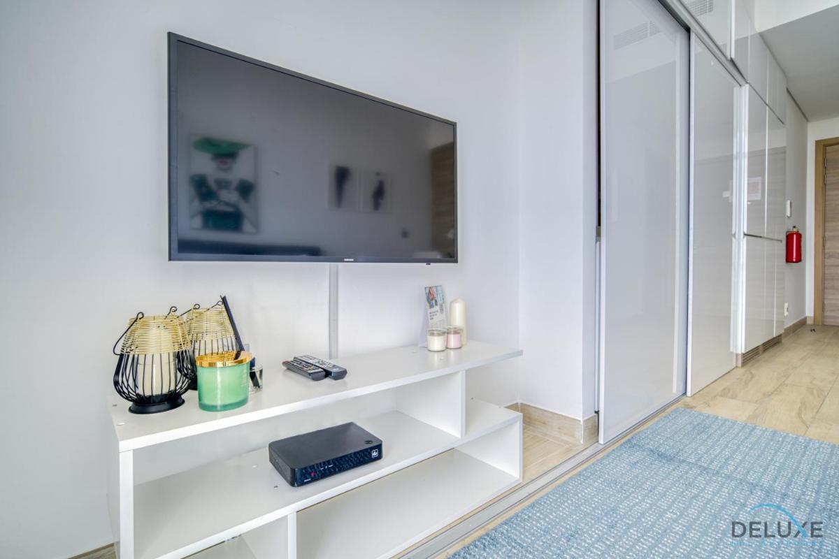 Lush Studio in Studio One Dubai Marina by Deluxe Holiday Homes