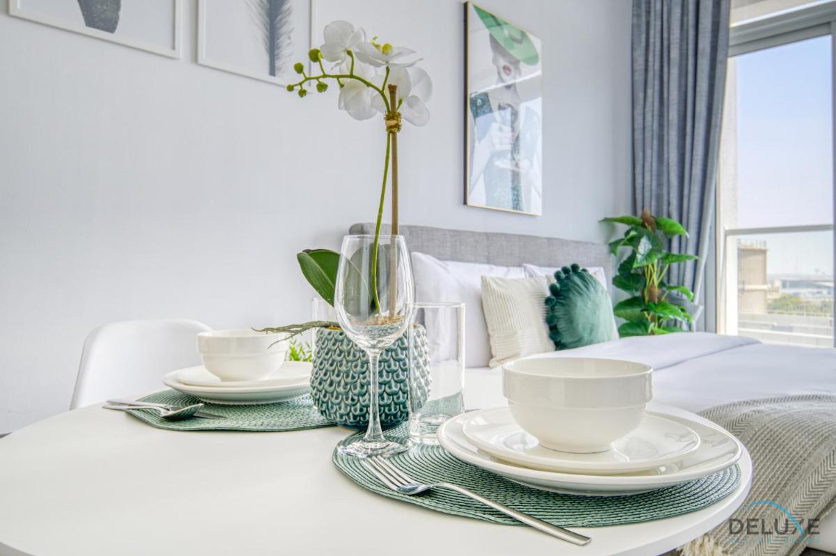 Lush Studio in Studio One Dubai Marina by Deluxe Holiday Homes
