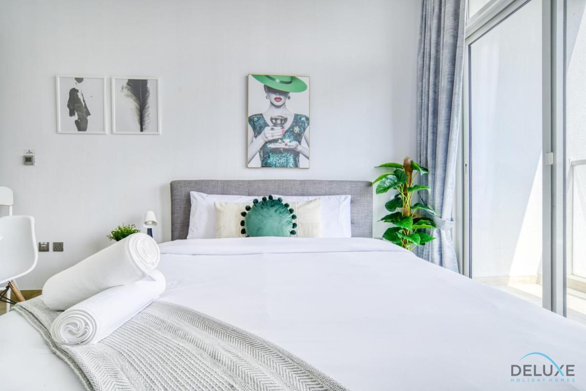 Lush Studio in Studio One Dubai Marina by Deluxe Holiday Homes