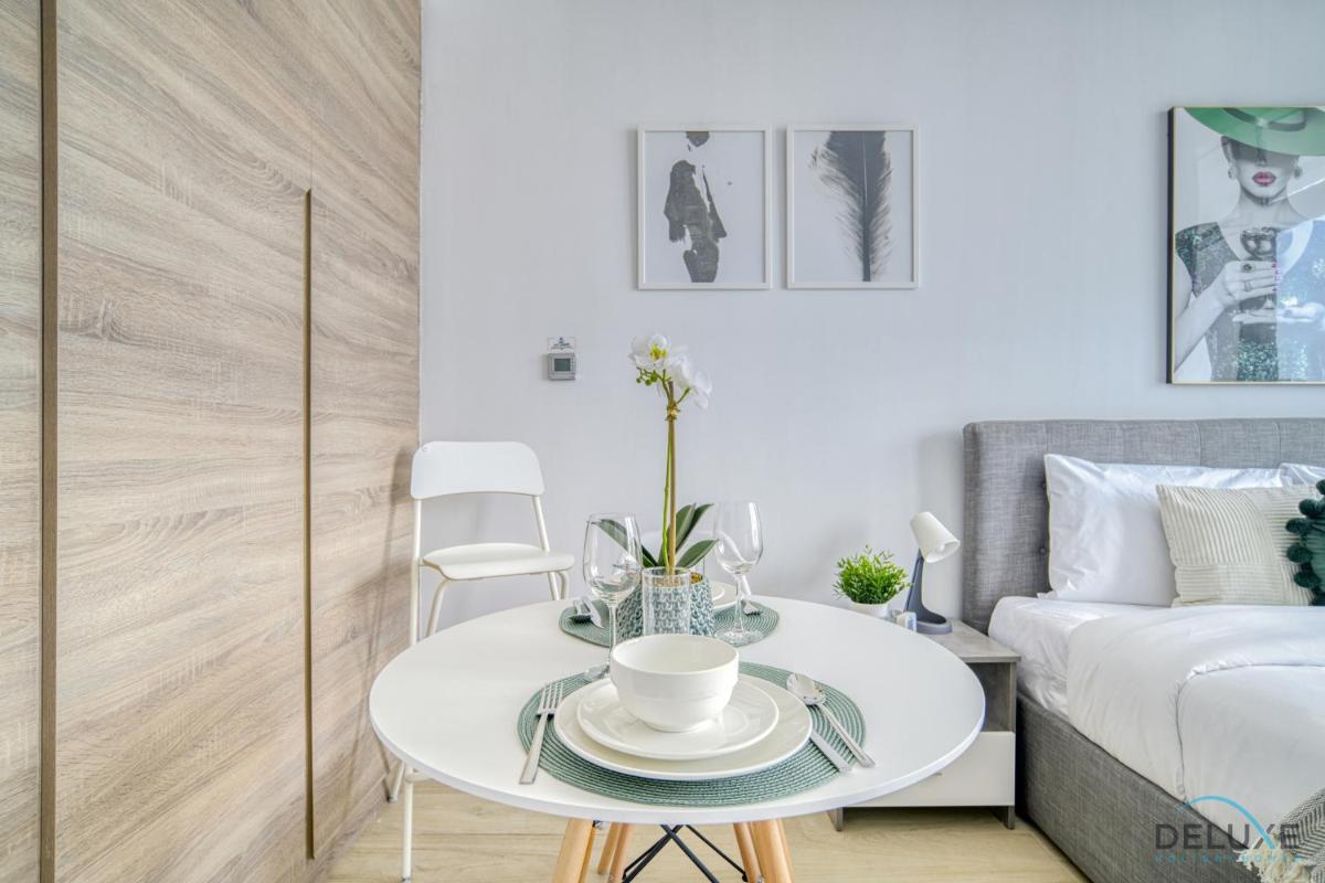 Lush Studio in Studio One Dubai Marina by Deluxe Holiday Homes