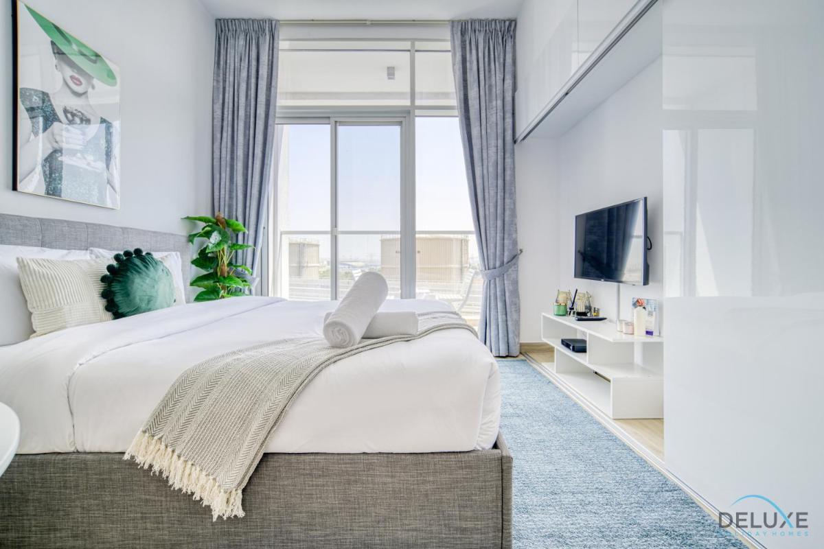 Lush Studio in Studio One Dubai Marina by Deluxe Holiday Homes