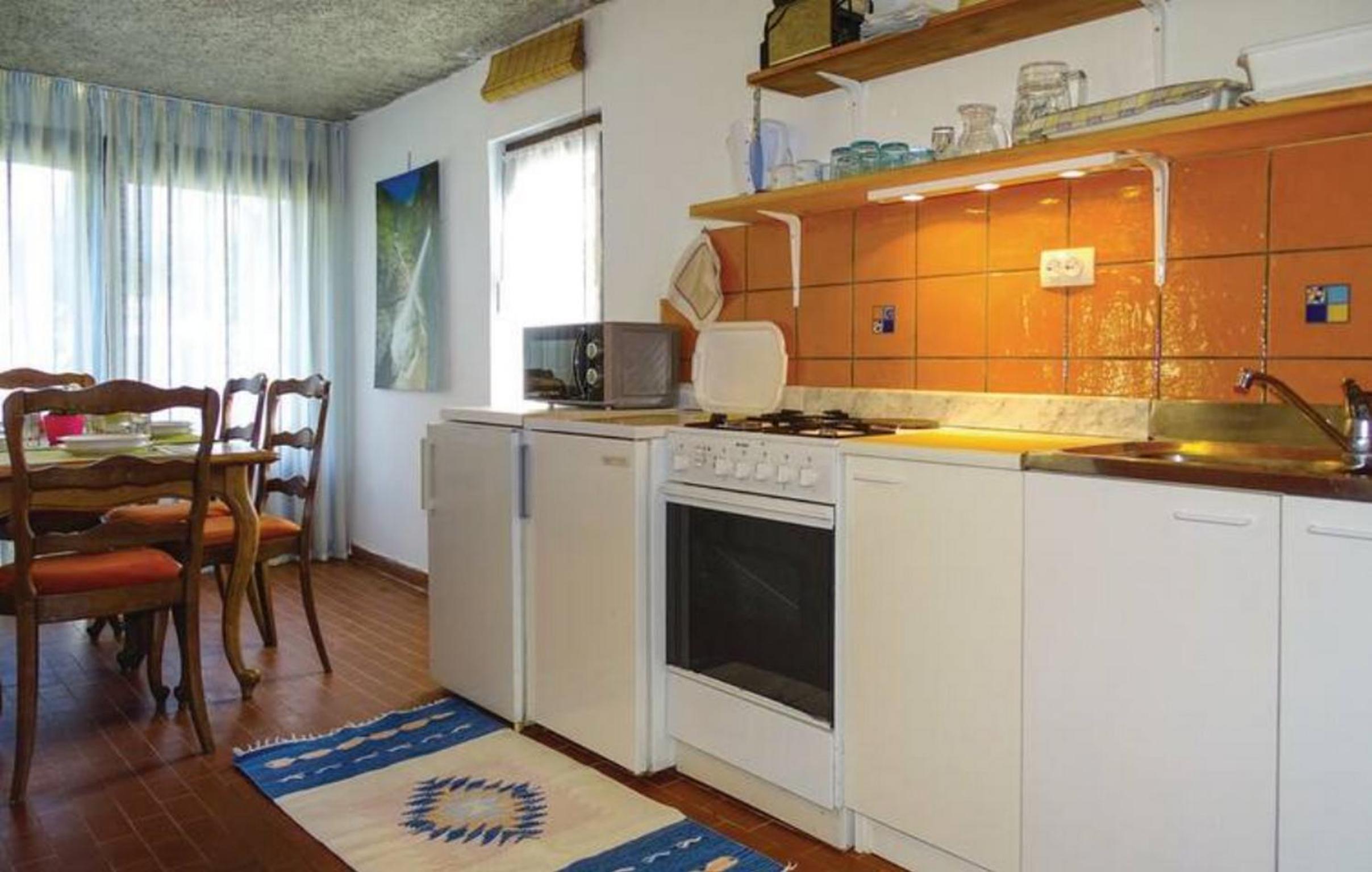 Apartment House Anton with free parking view 4