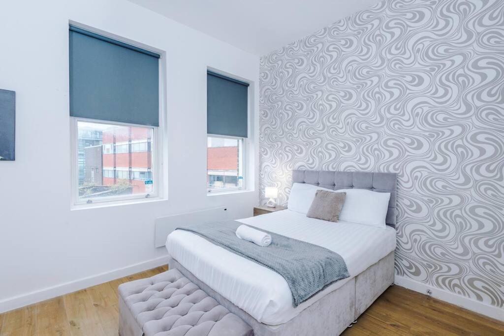 Stylish Apartment located in the City Centre of Liverpool - Web-exclusive offers at a-kapartments view 3