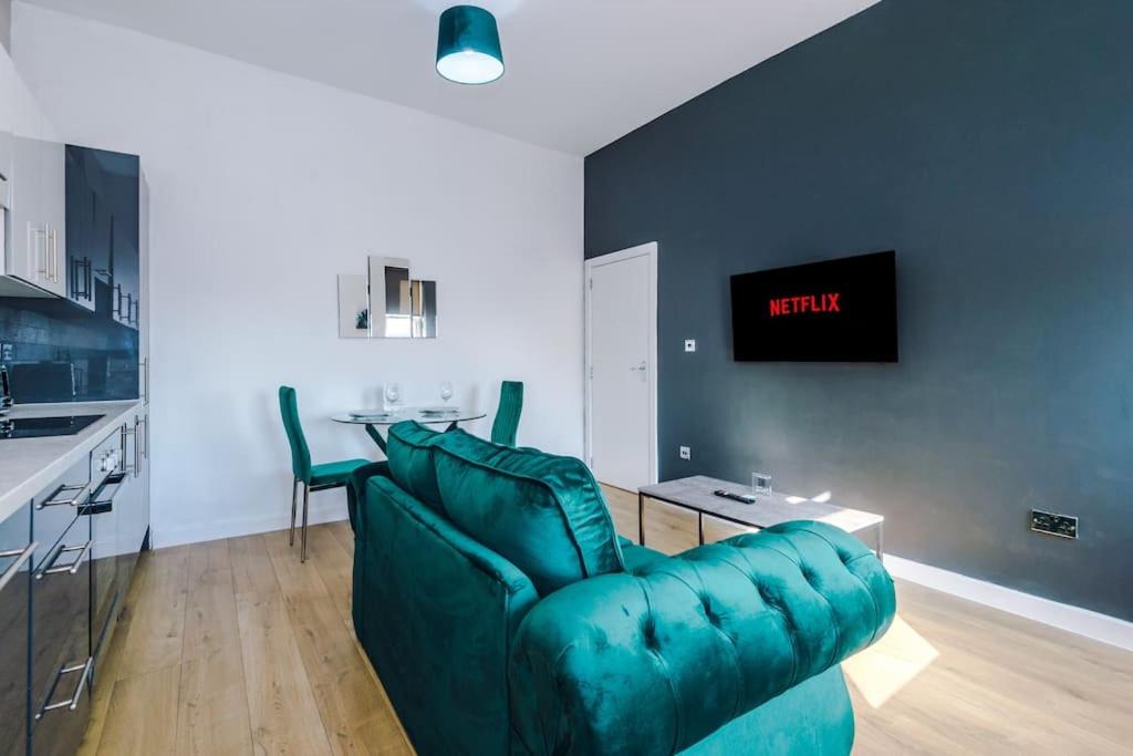 Stylish Apartment located in the City Centre of Liverpool - Web-exclusive offers at a-kapartments view 2