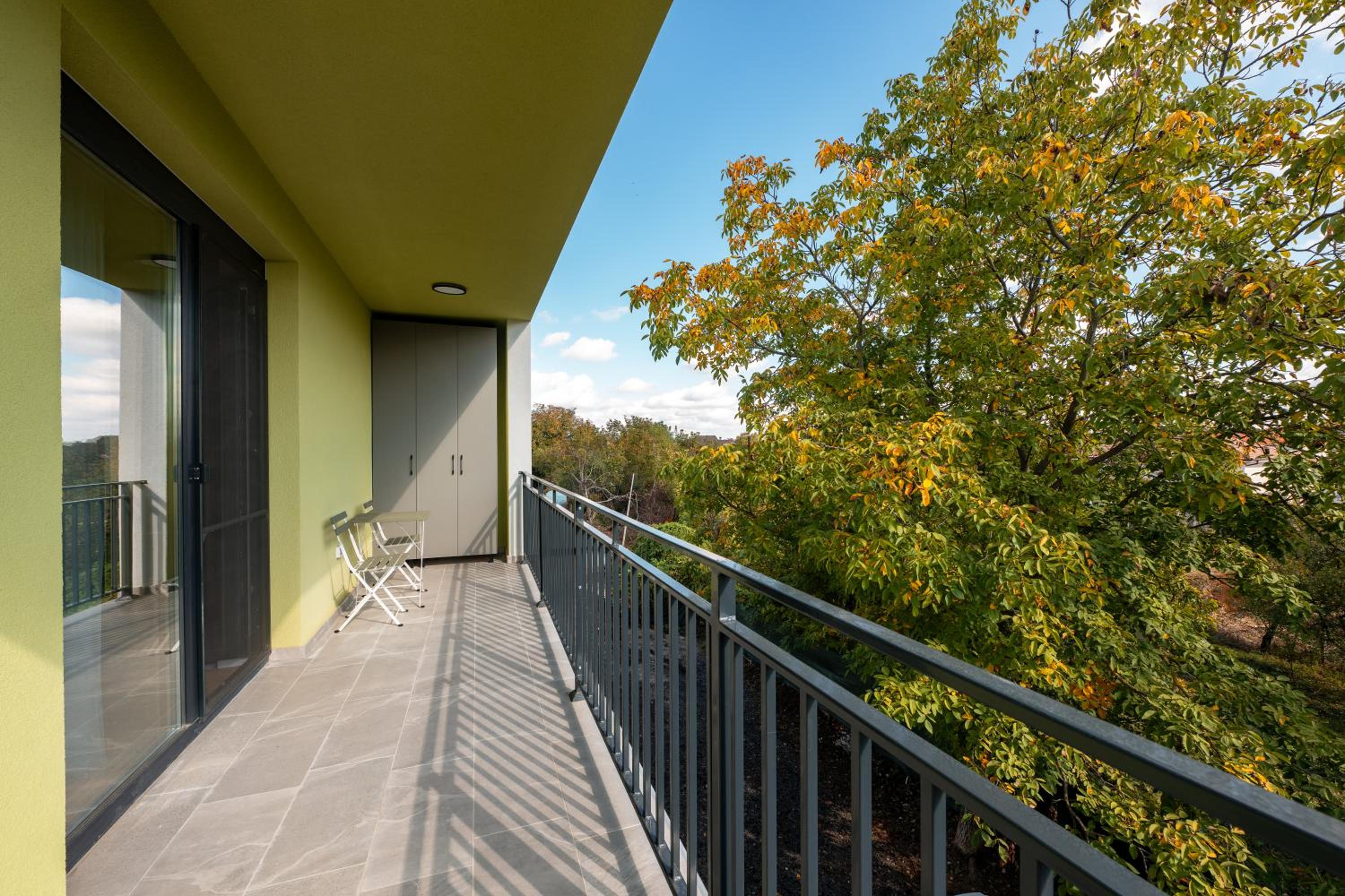 Citadel 4 - Powered by NEO - free parking view 2