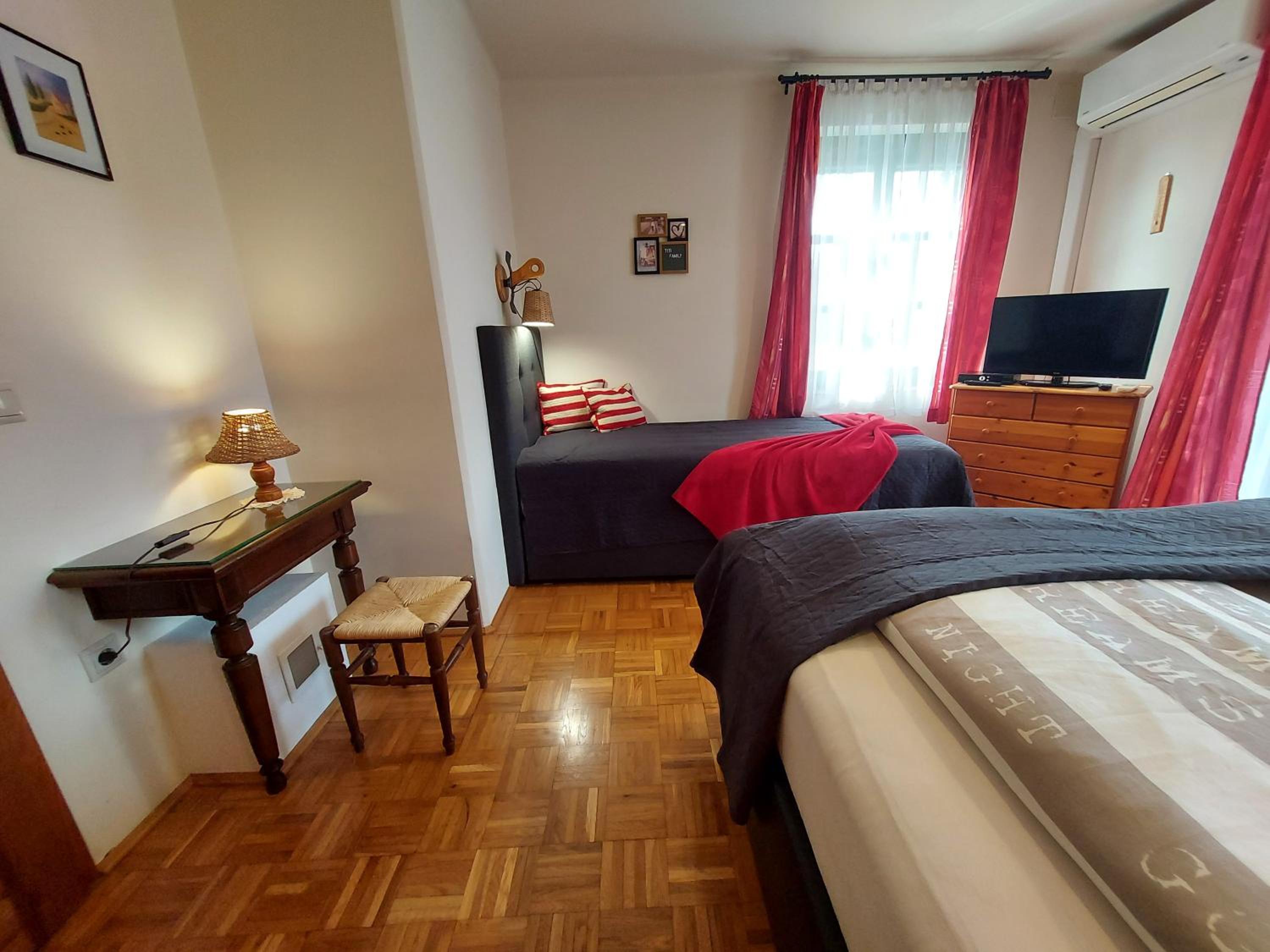 Titi Family Apartman view 3