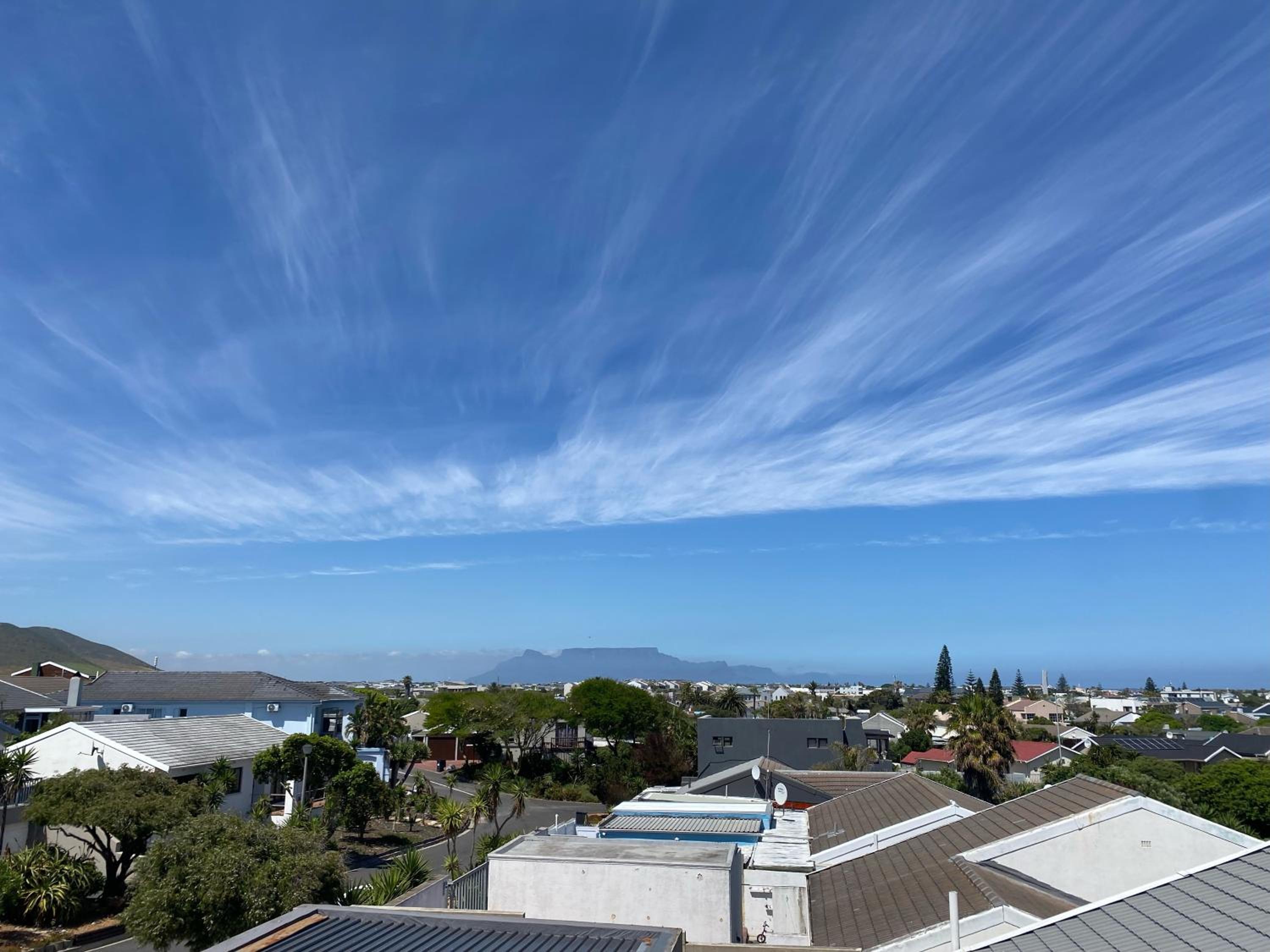 Mountain Meets Ocean Oasis view 3