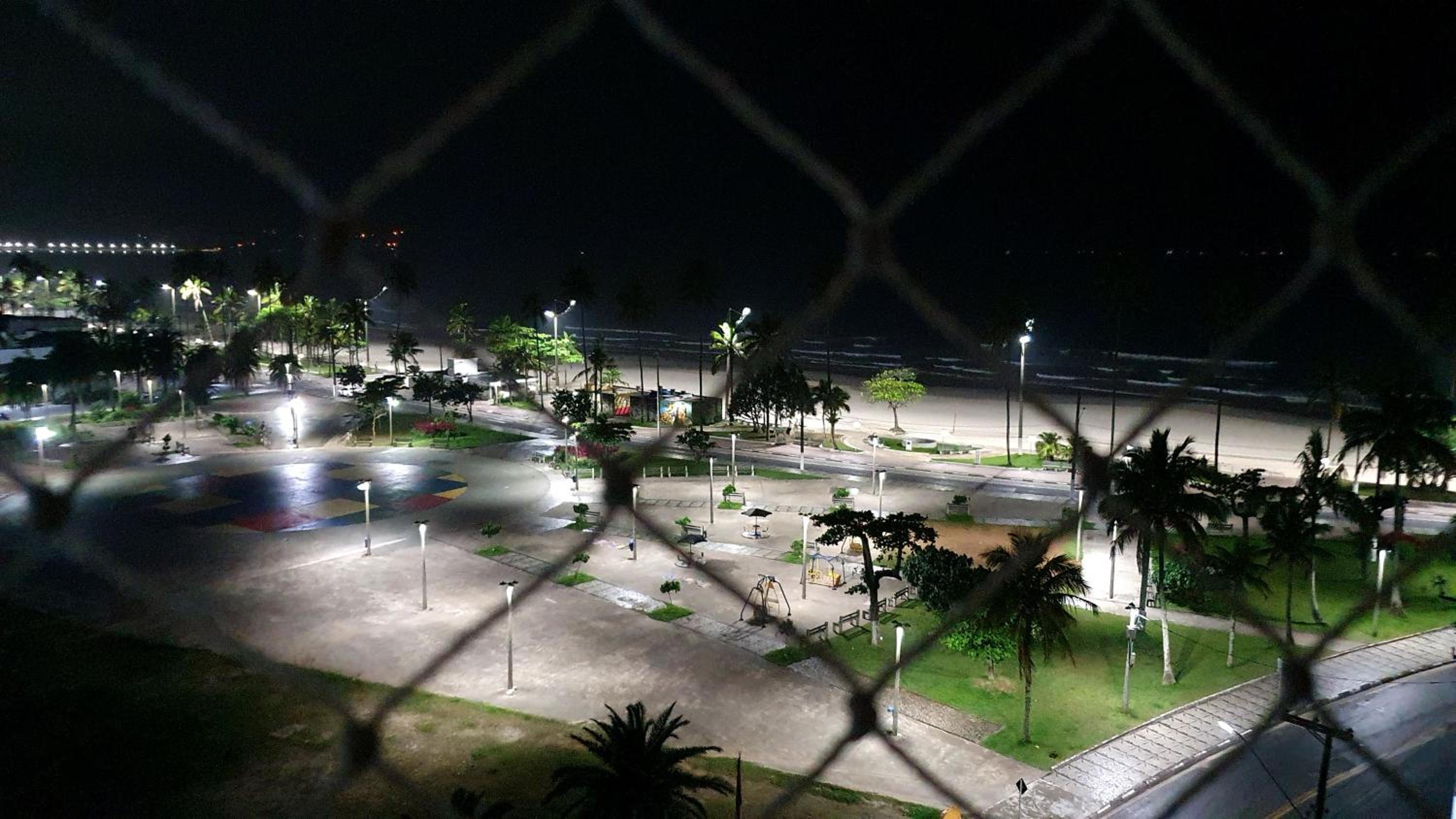 joia da enseada, com serviços de praia, de frente para o mar, 3 quartos, TV smart, piscina, academia, salão jogos, brinquedoteca, estacionamento