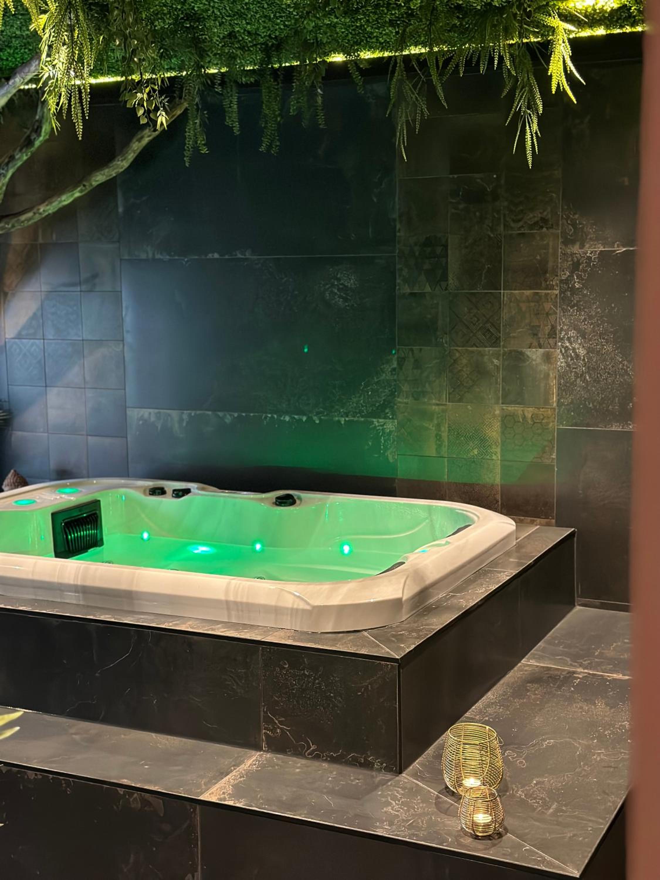 Suite Marie - Jacuzzi privé & sauna