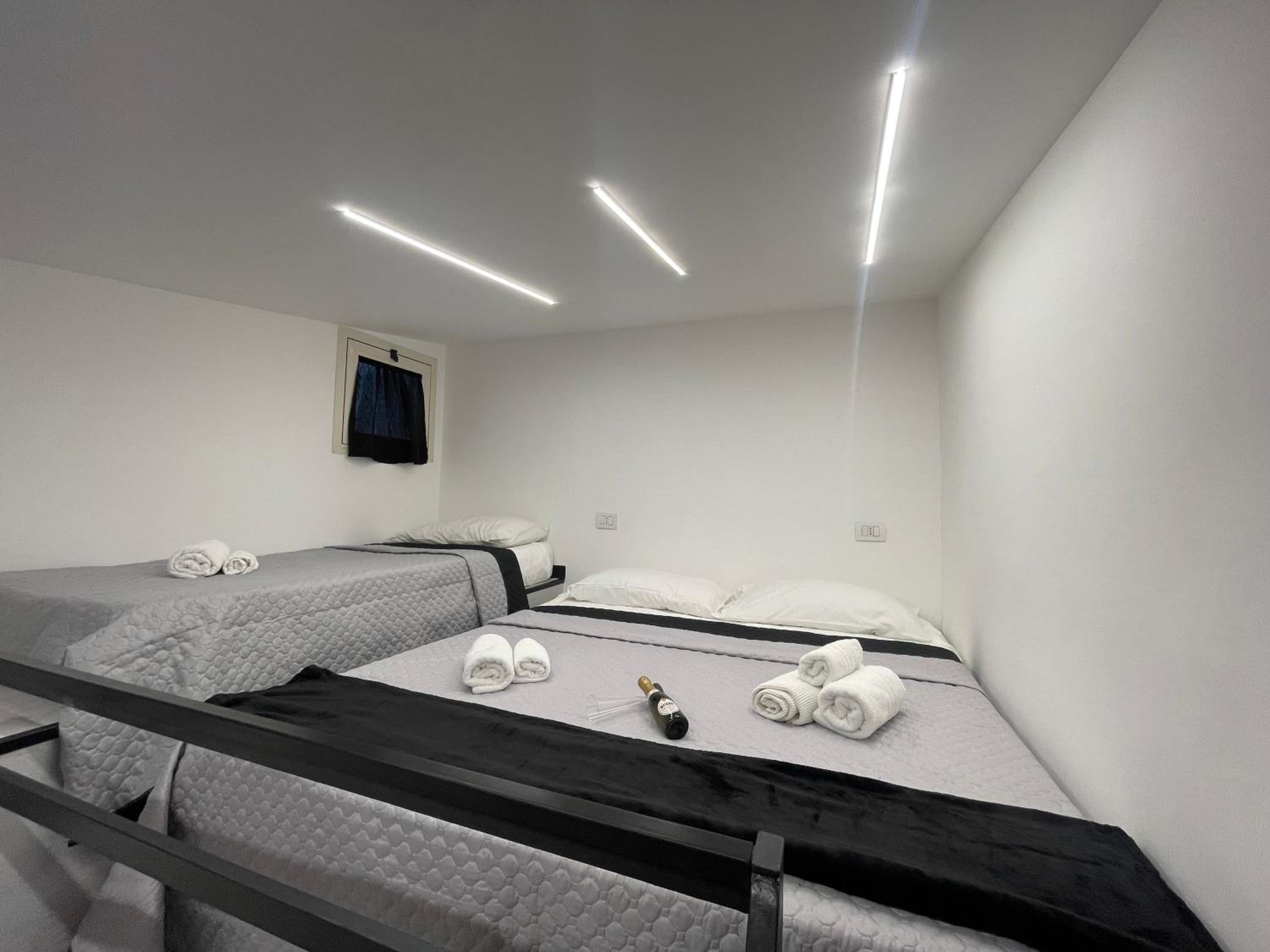 Lux House Naples Airport