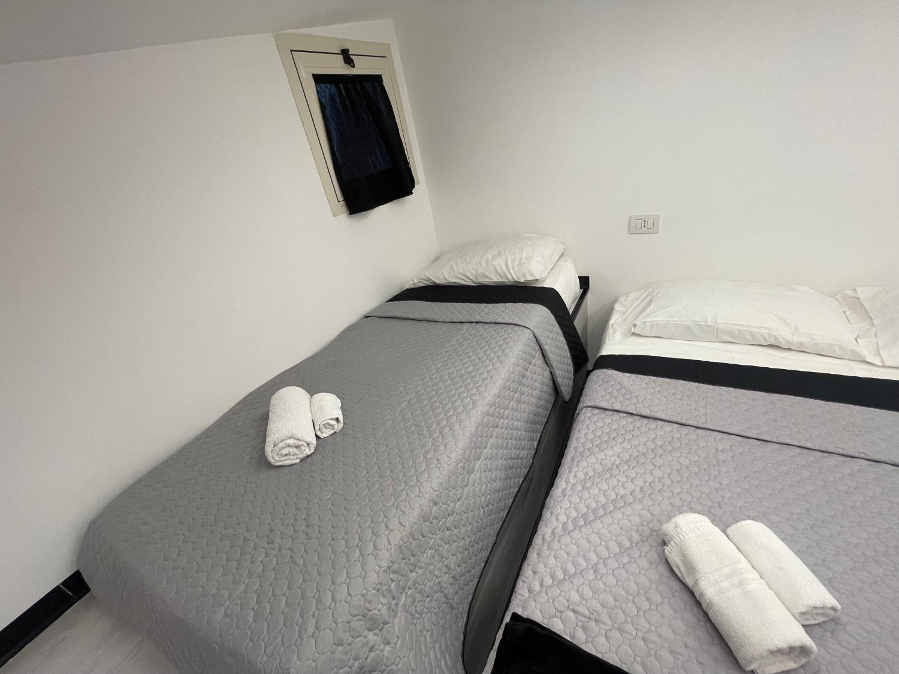 Lux House Naples Airport