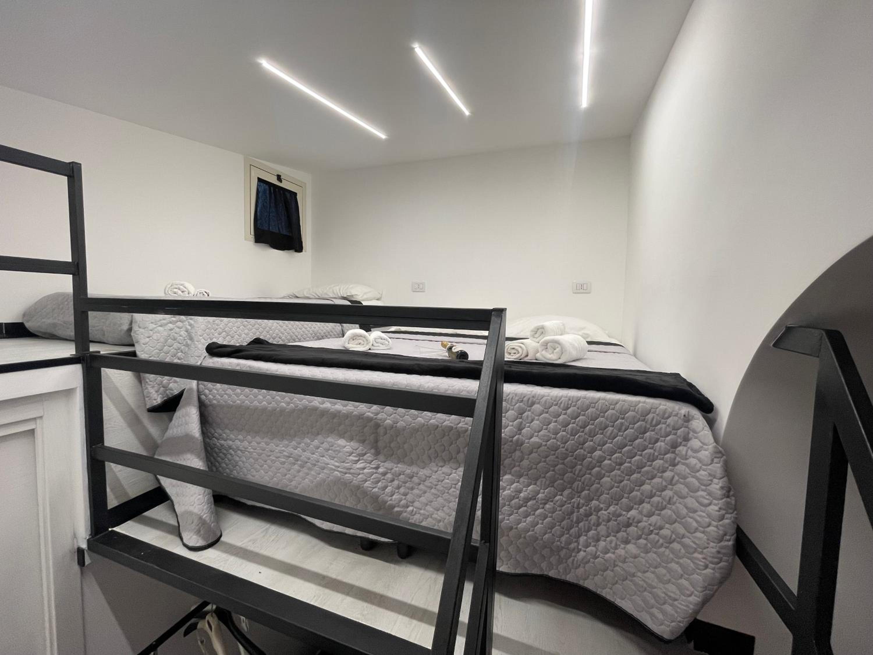 Lux House Naples Airport
