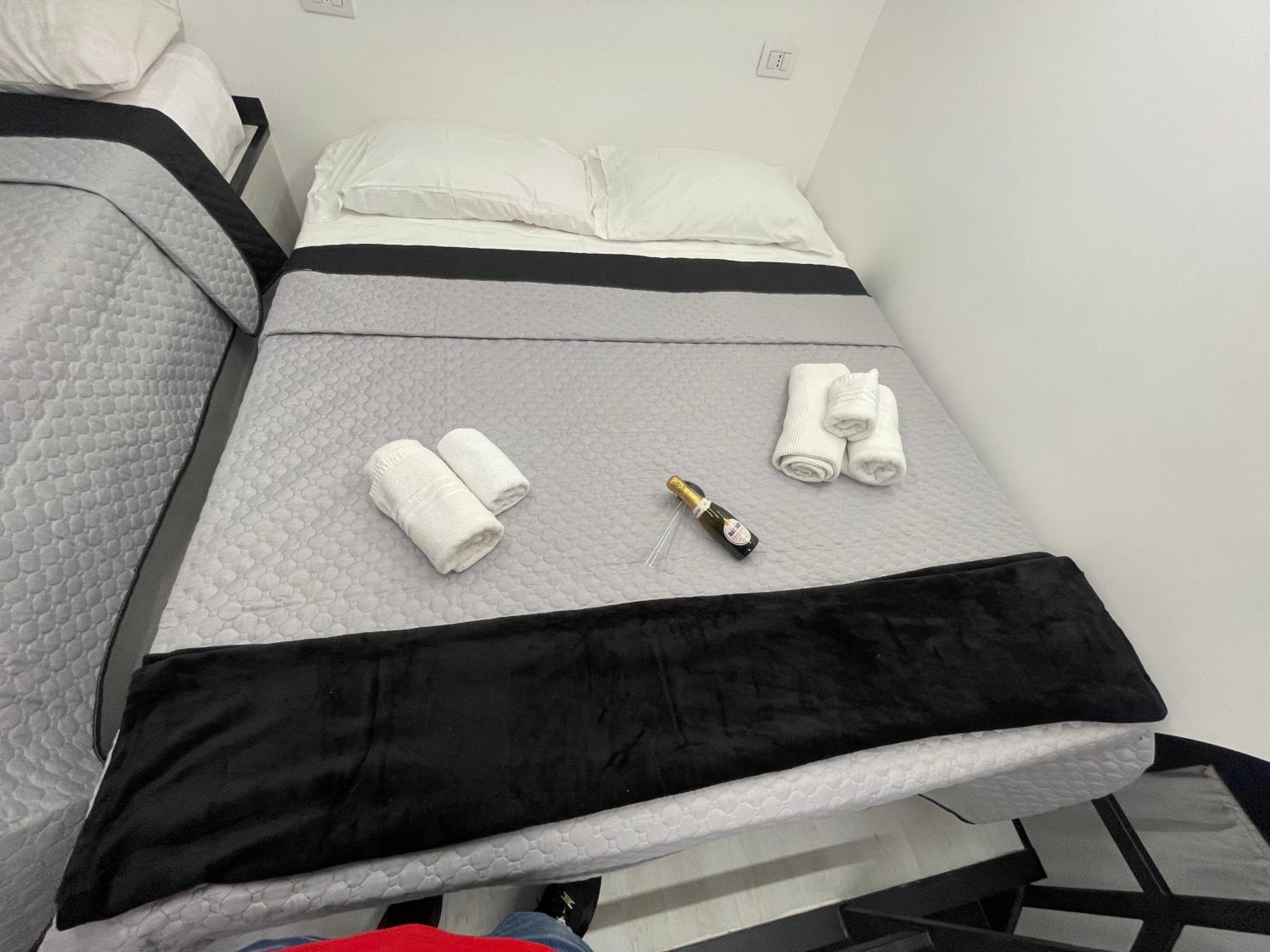 Lux House Naples Airport
