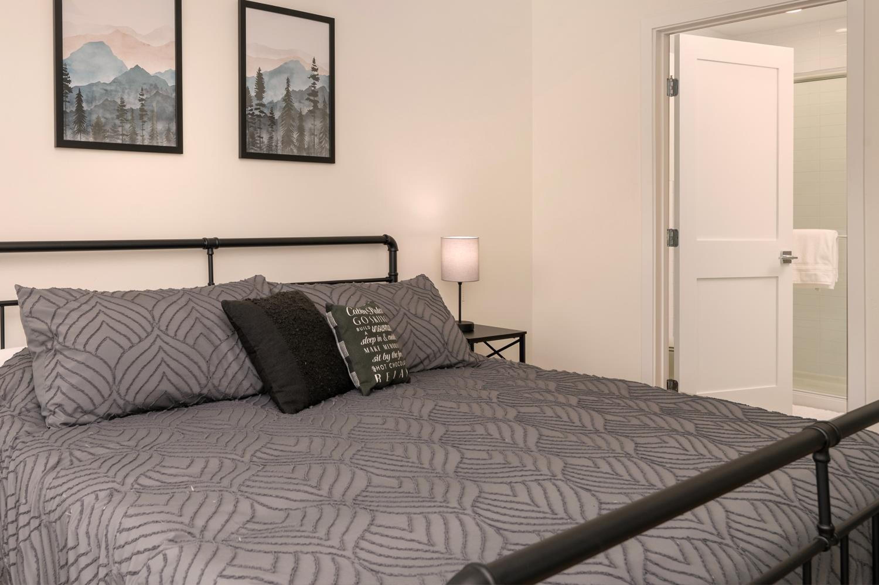 New Condo! Skiboard Winter Park Shuttle