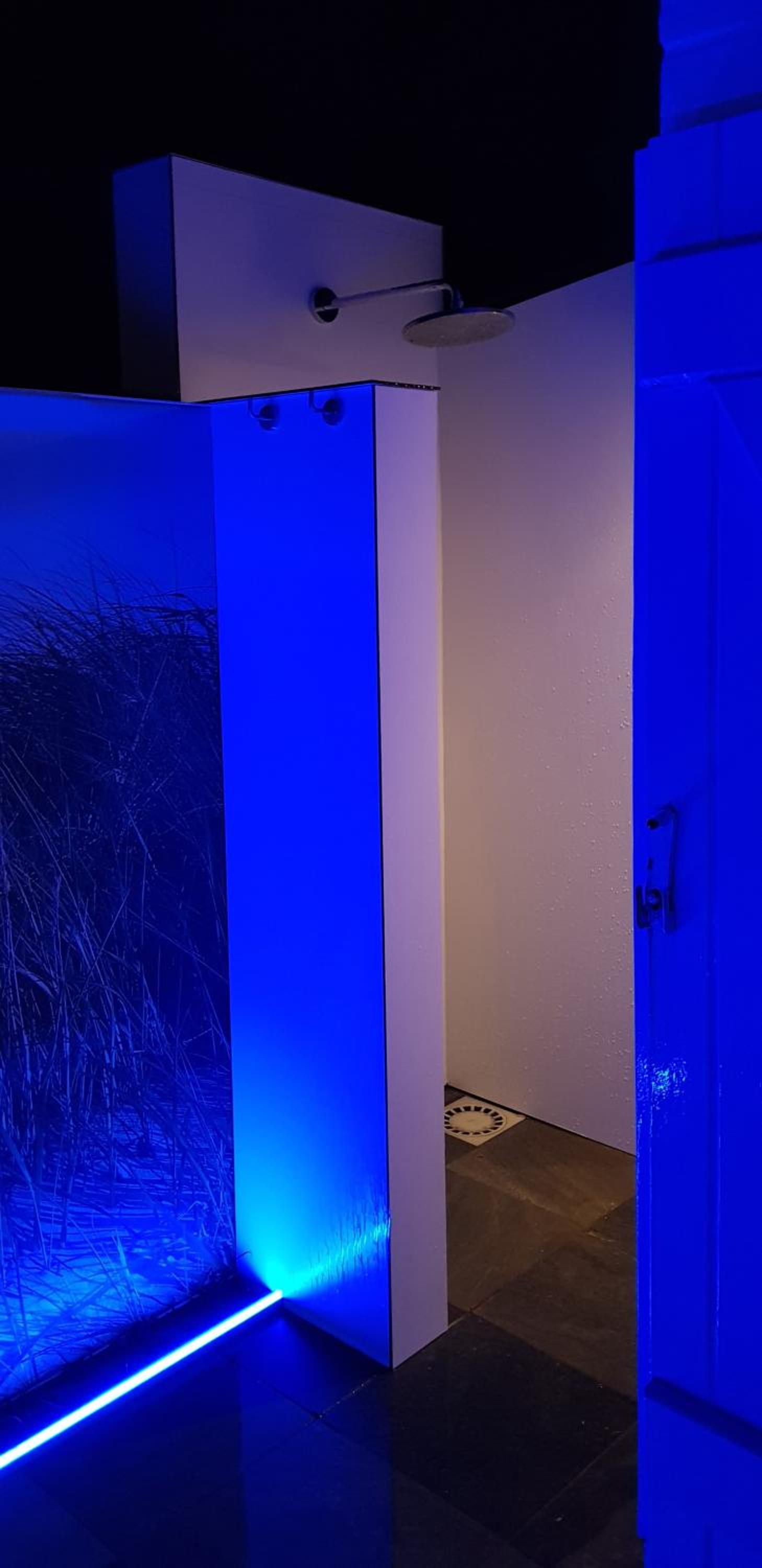 SeaNooz - Wellness overnachting met privé bioscoop aan een meer