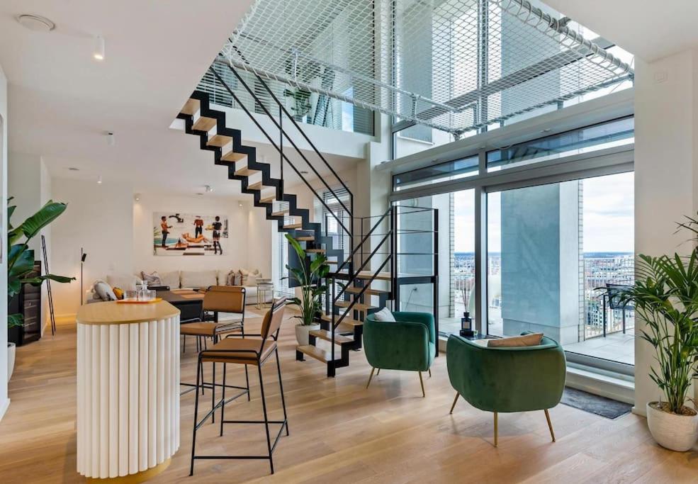 Sky Loft - Spacious Penthouse with Epic Views