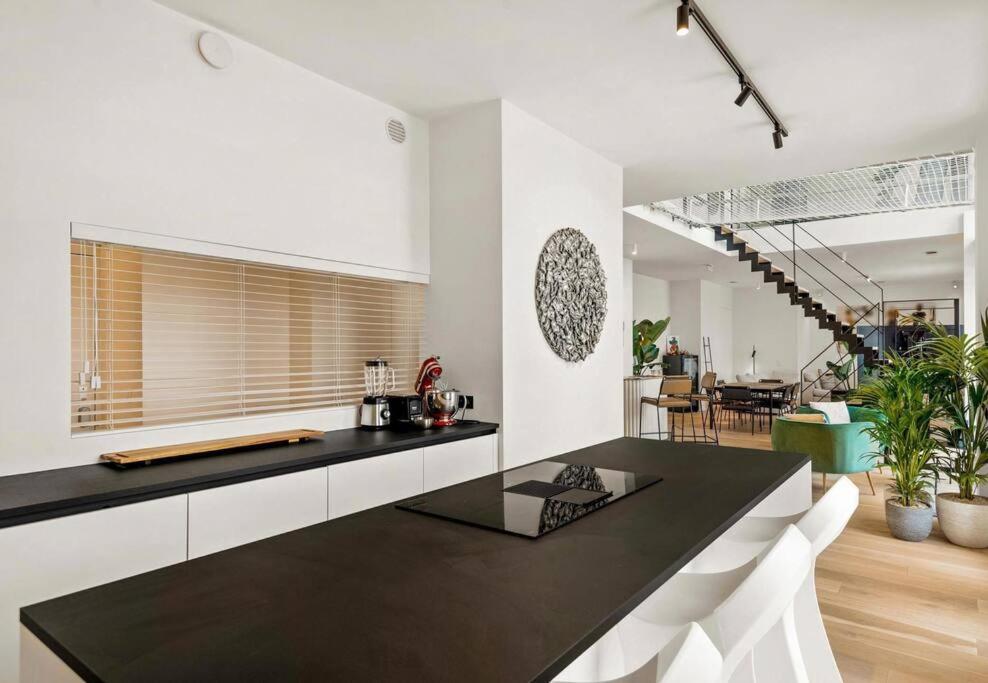 Sky Loft - Spacious Penthouse with Epic Views