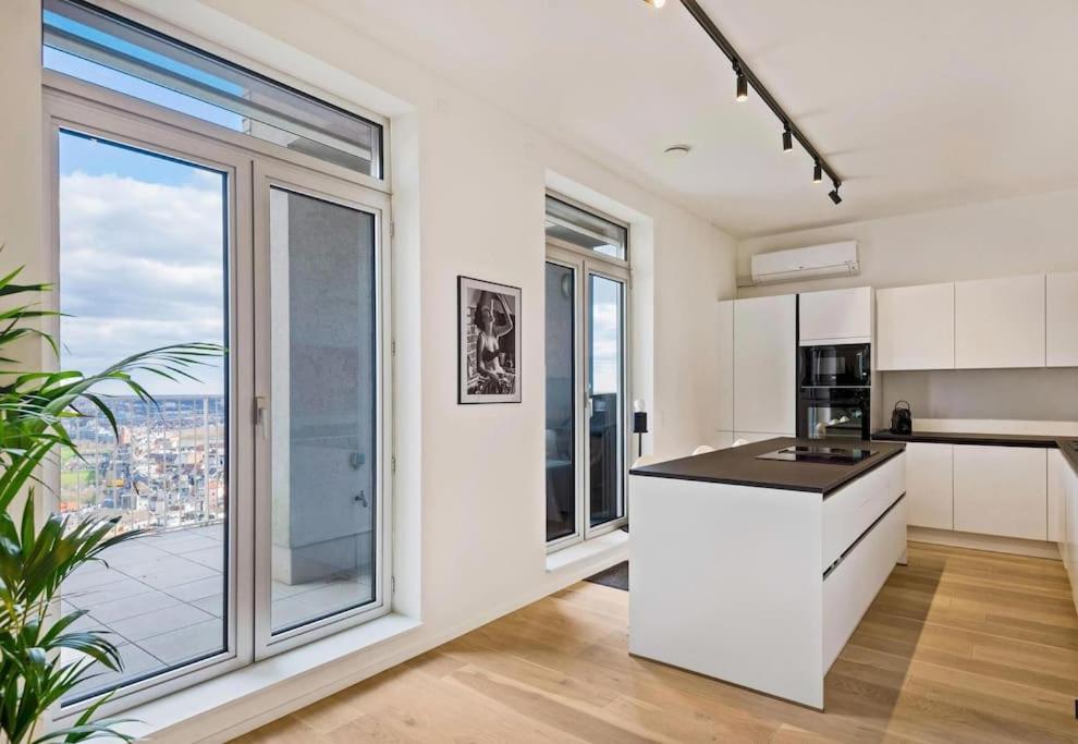 Sky Loft - Spacious Penthouse with Epic Views