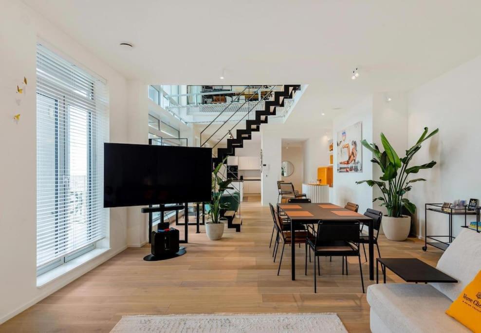 Sky Loft - Spacious Penthouse with Epic Views