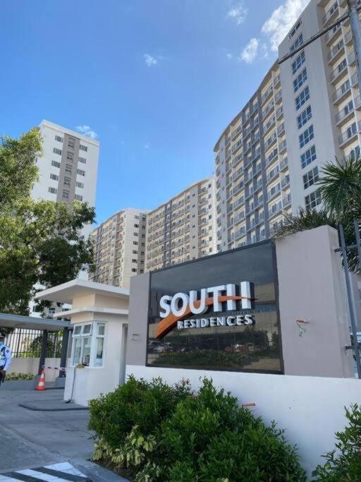 Hotel Luxury Twin Bed Room with Balcony Las Pinas-South Residence