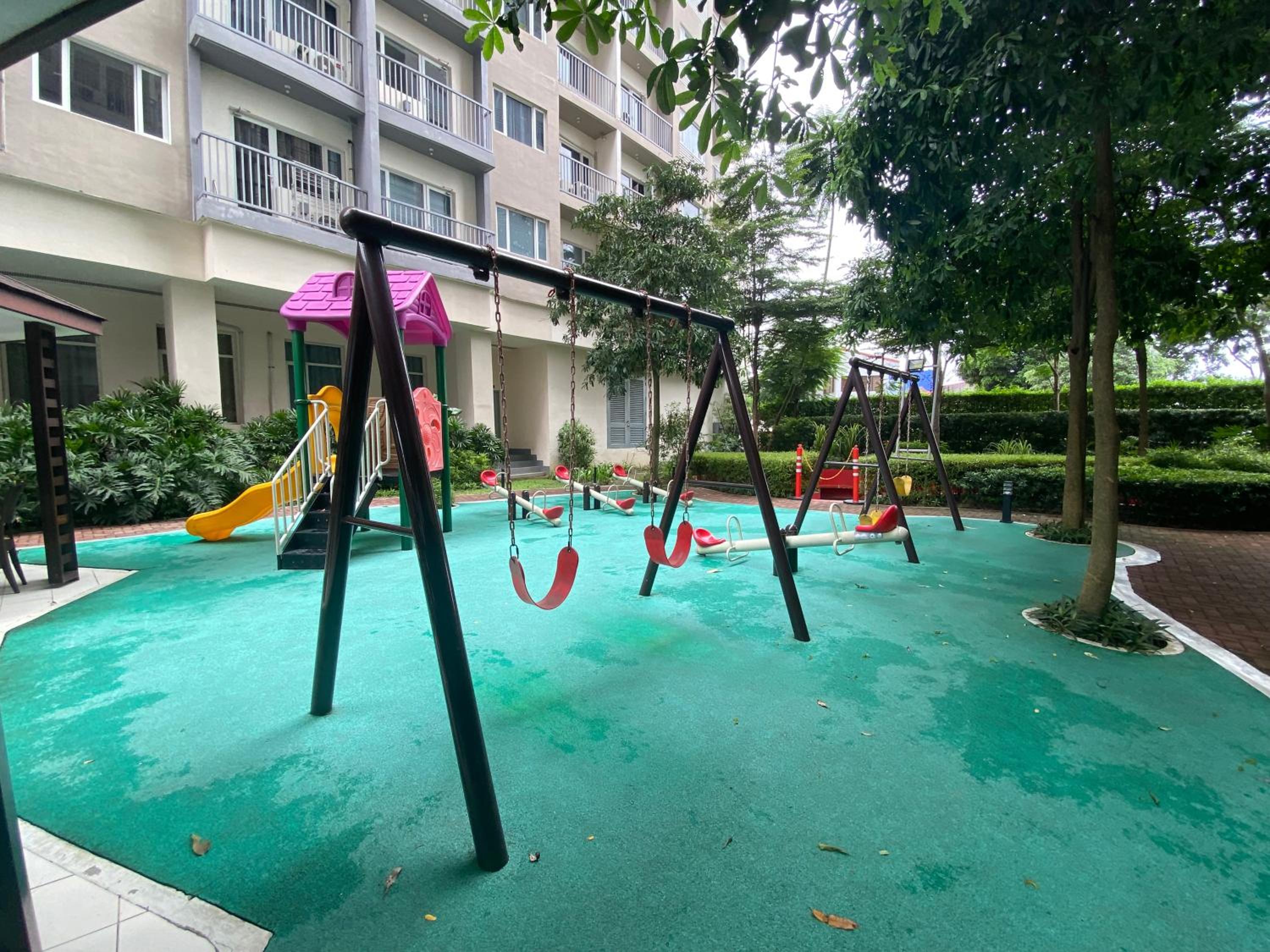 Hotel Luxury Twin Bed Room with Balcony Las Pinas-South Residence