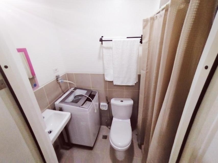 Hotel Luxury Twin Bed Room with Balcony Las Pinas-South Residence