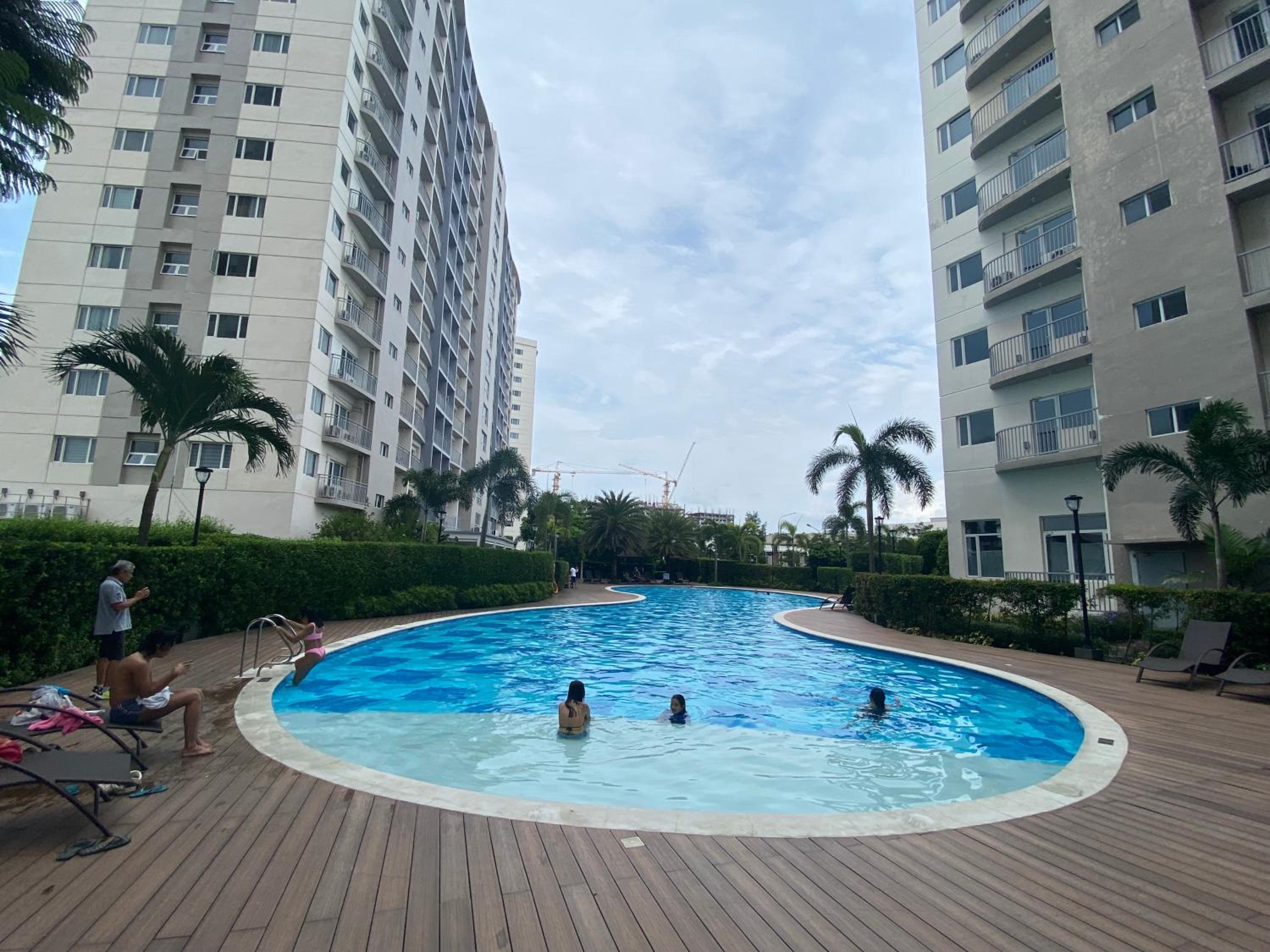 Hotel Luxury Twin Bed Room with Balcony Las Pinas-South Residence
