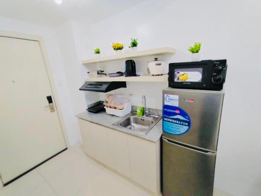 Hotel Luxury Twin Bed Room with Balcony Las Pinas-South Residence