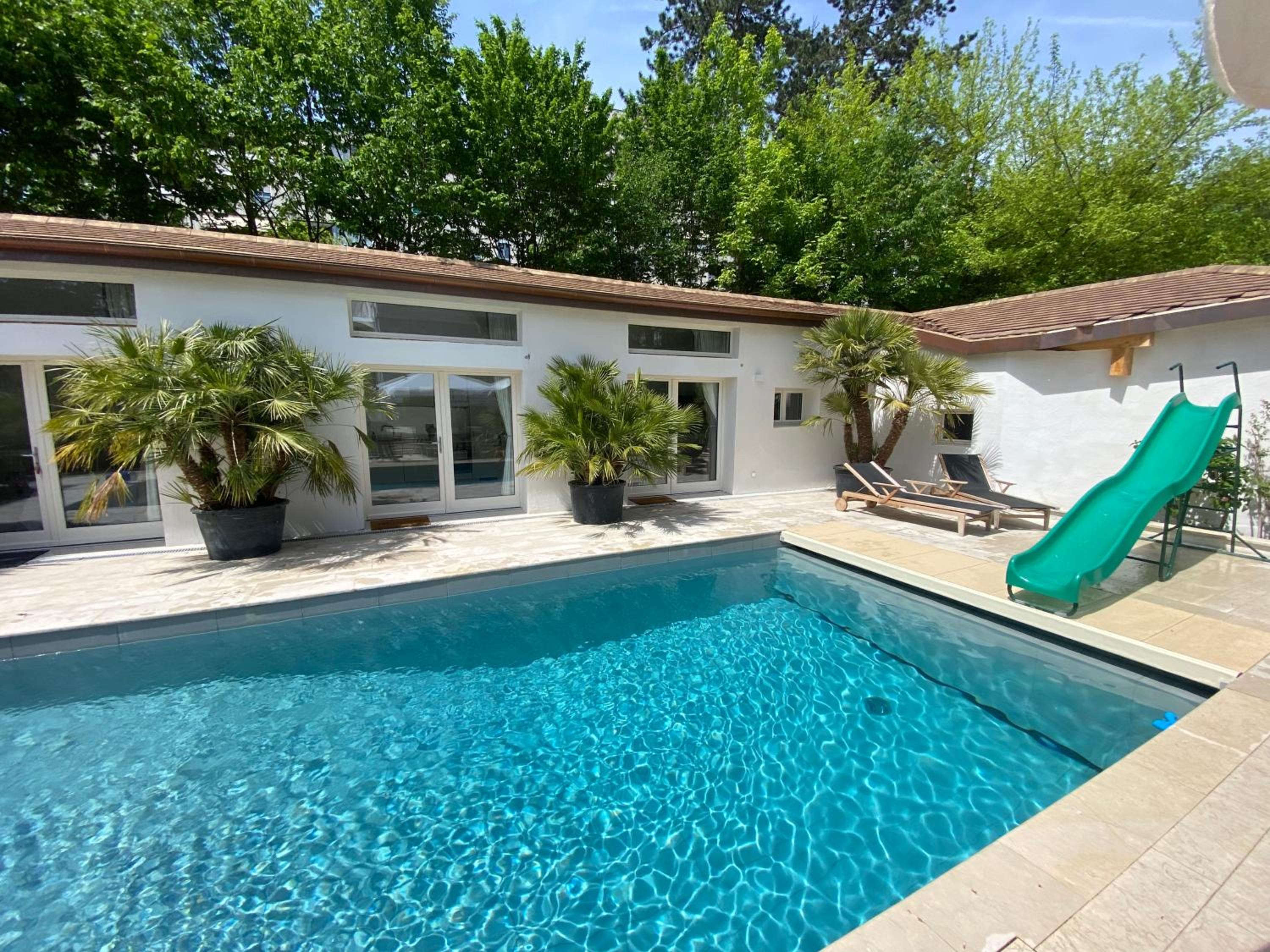 Residence Mont-Blanc Poolhouse view 2