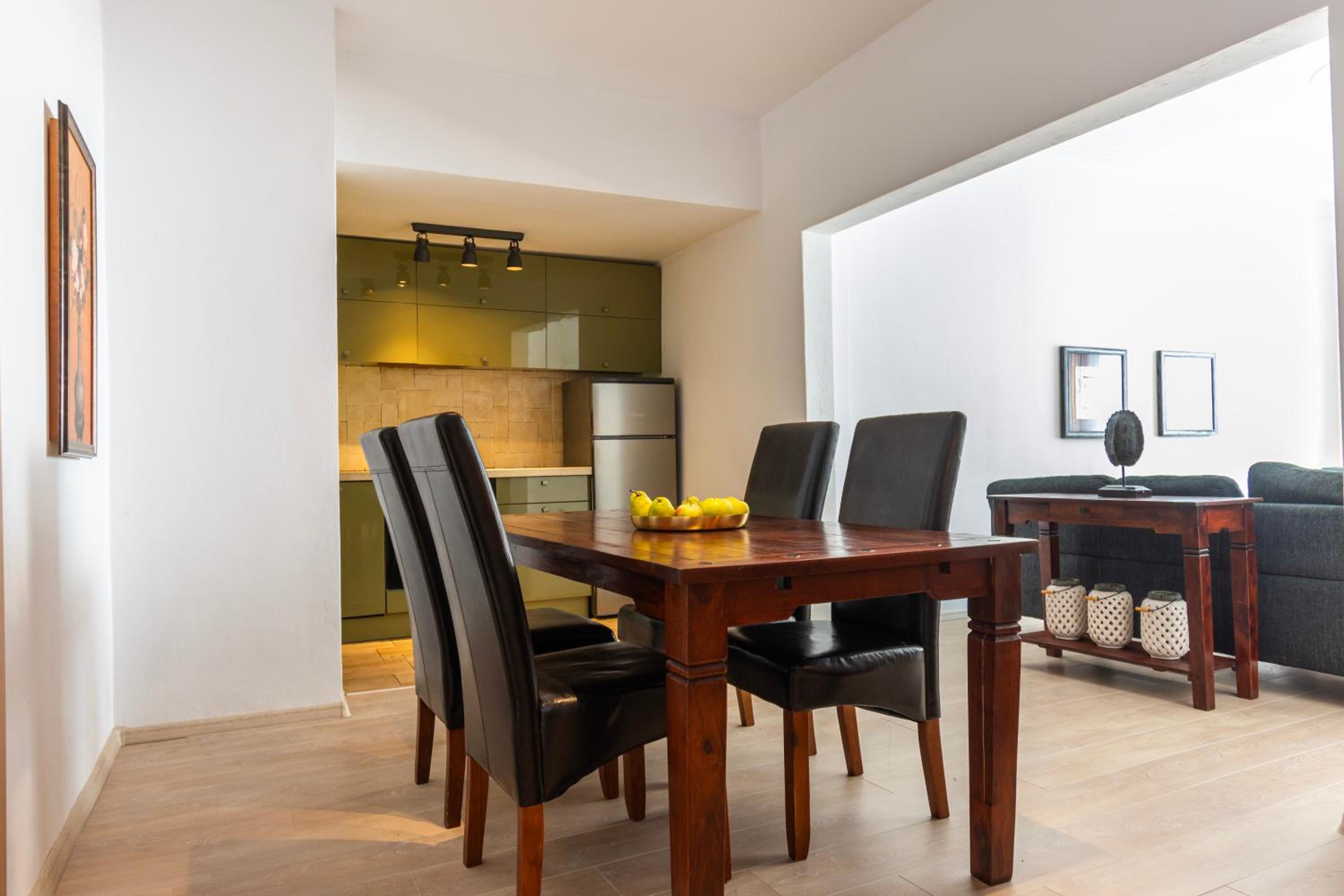Art Luxury Apartment - central, metro to airport