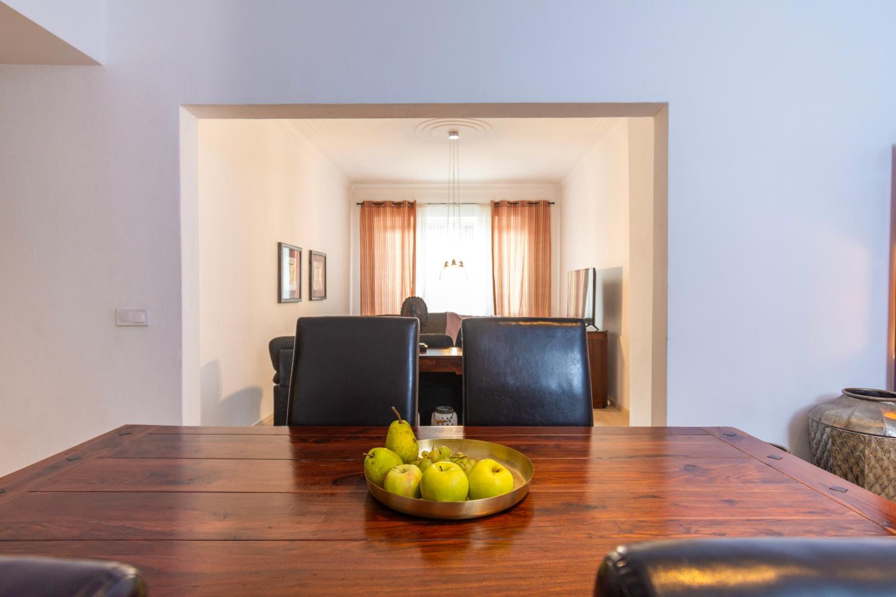 Art Luxury Apartment - central, metro to airport