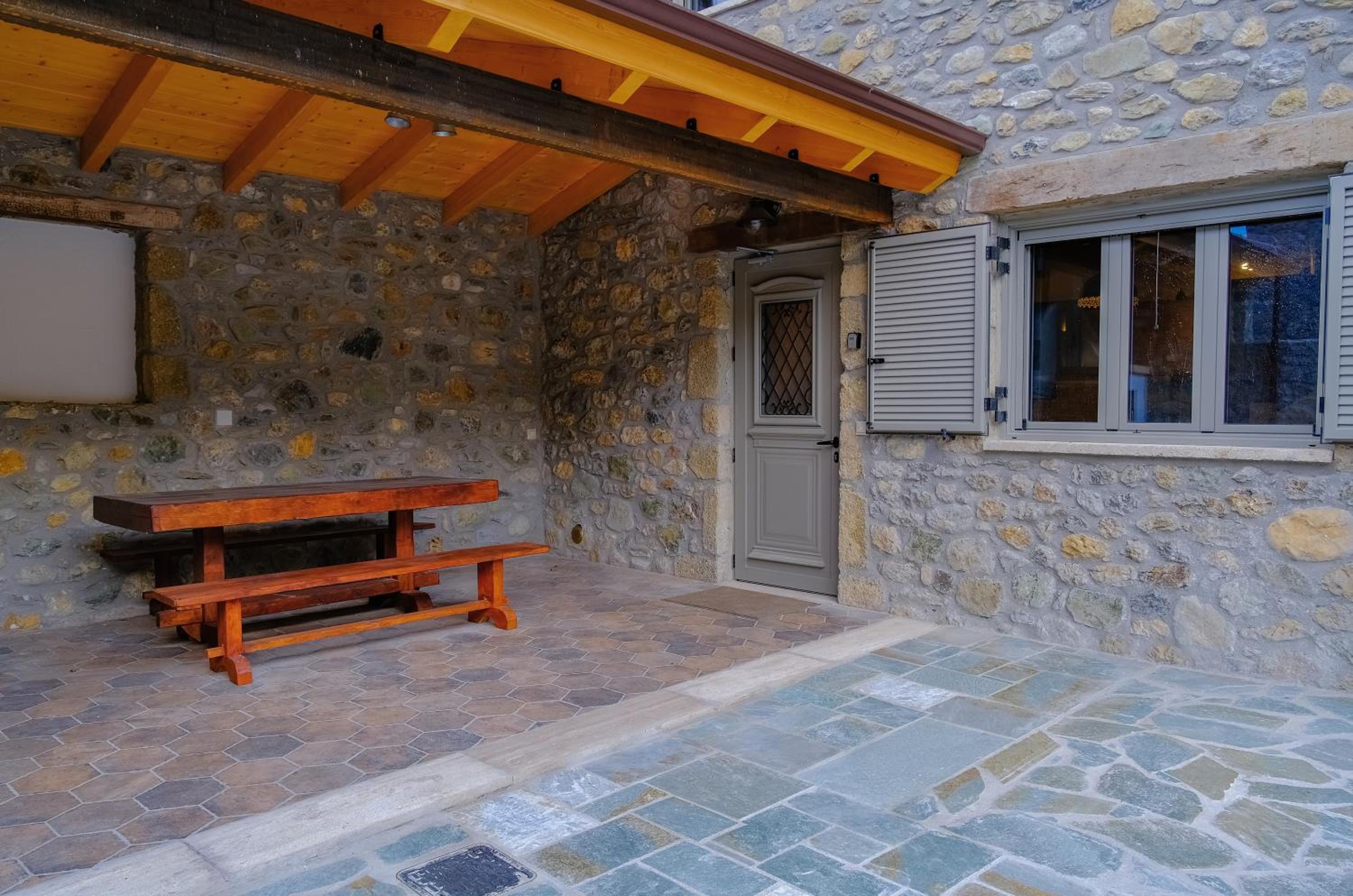 AROANIA suites