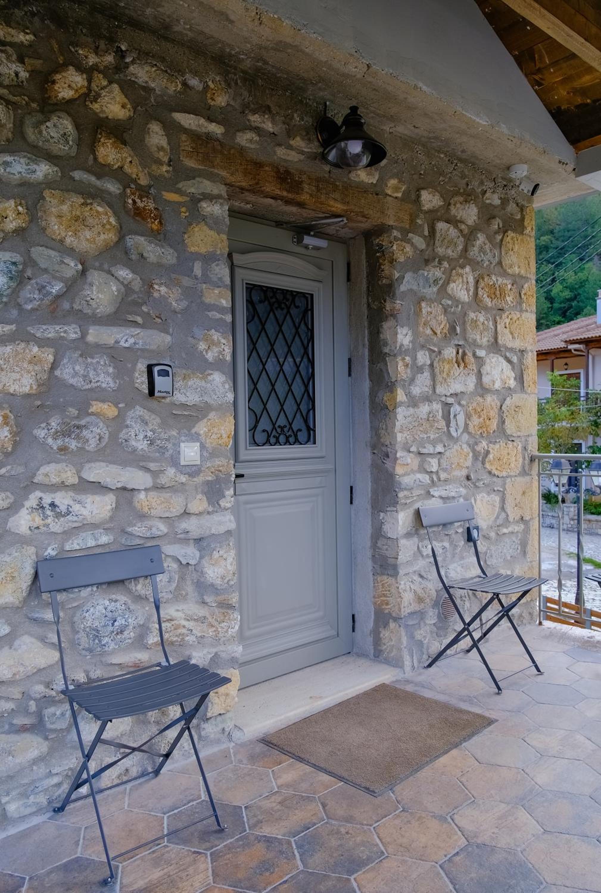 AROANIA suites
