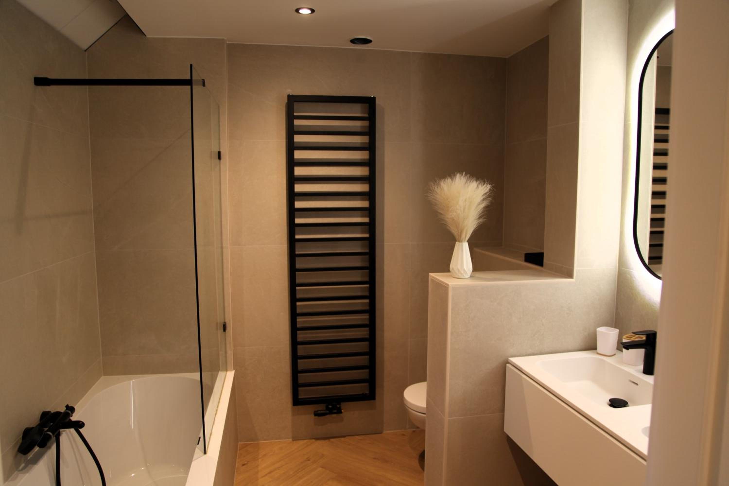 Dionbulles & Dionlodge Guesthouse, Private Wellness with pool in option