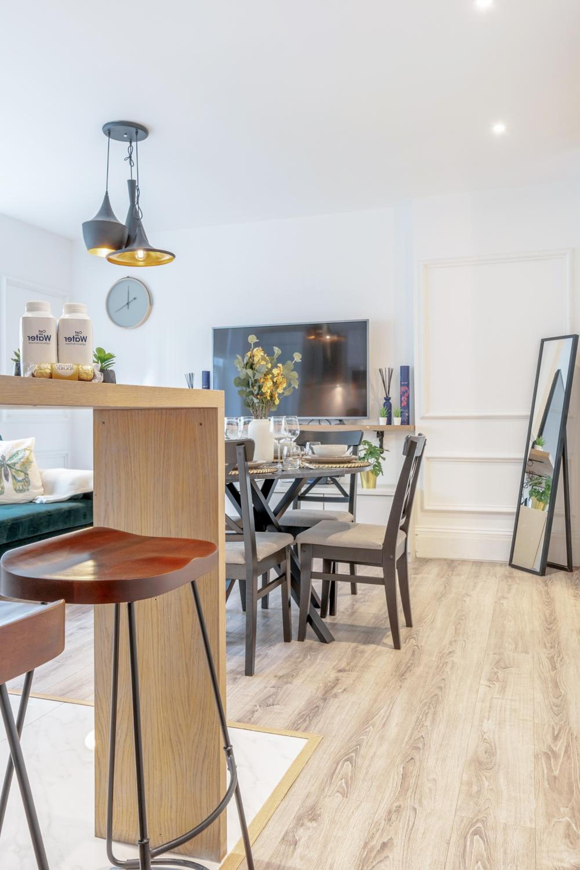 The Hyde Park Apartment - Central and Bright