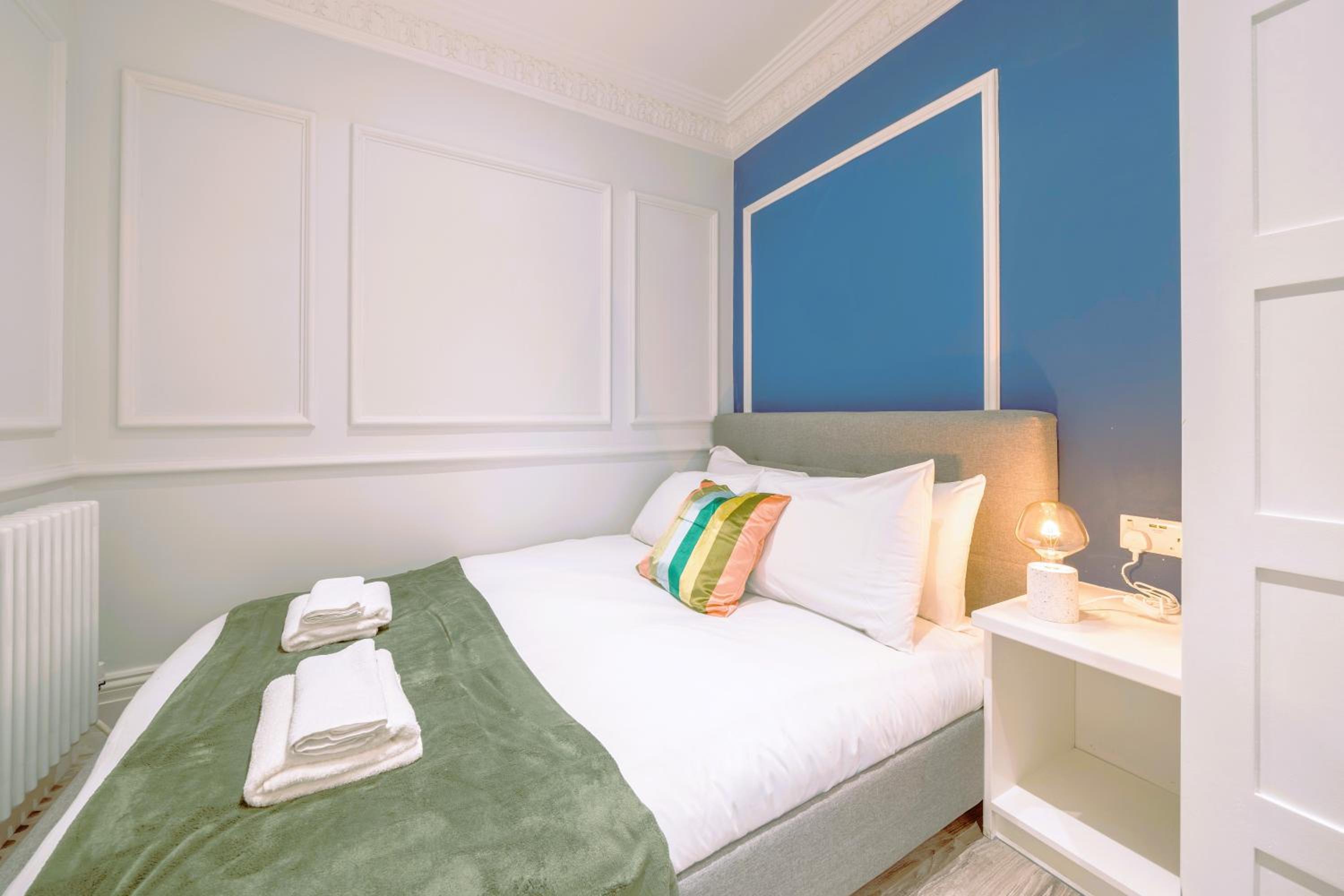 The Hyde Park Apartment - Central and Bright