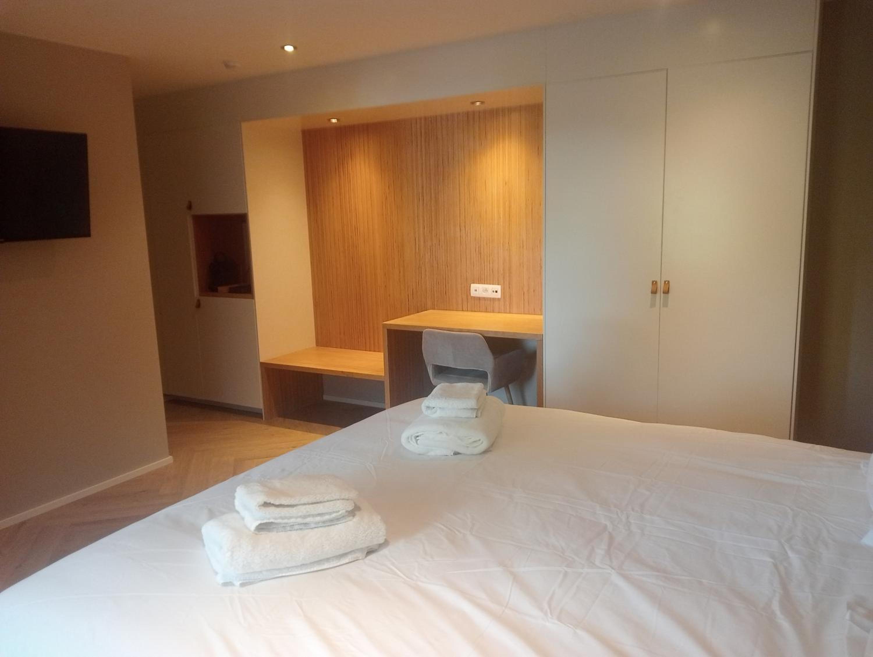 Dionbulles & Dionlodge Guesthouse, Private Wellness with pool in option