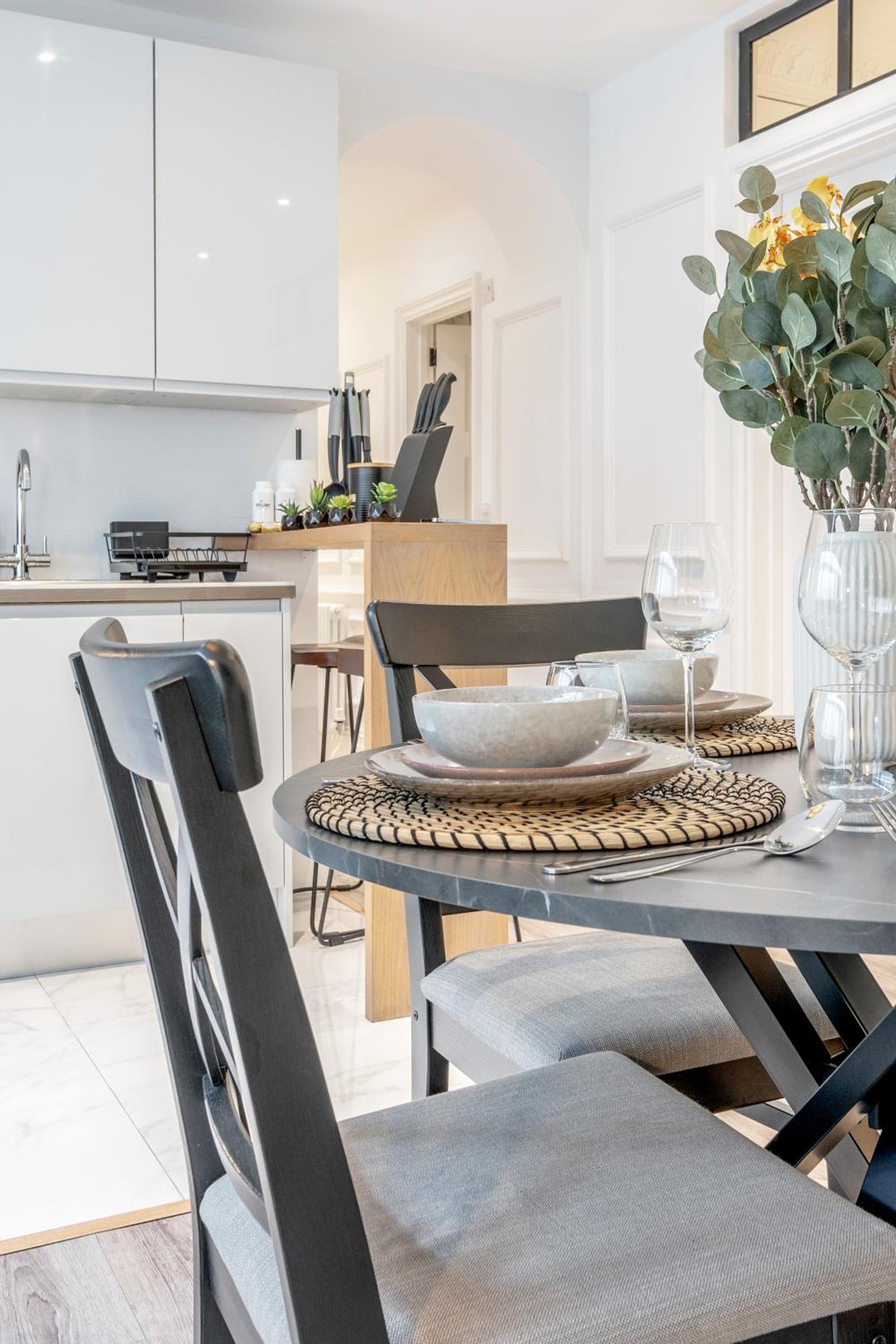 The Hyde Park Apartment - Central and Bright