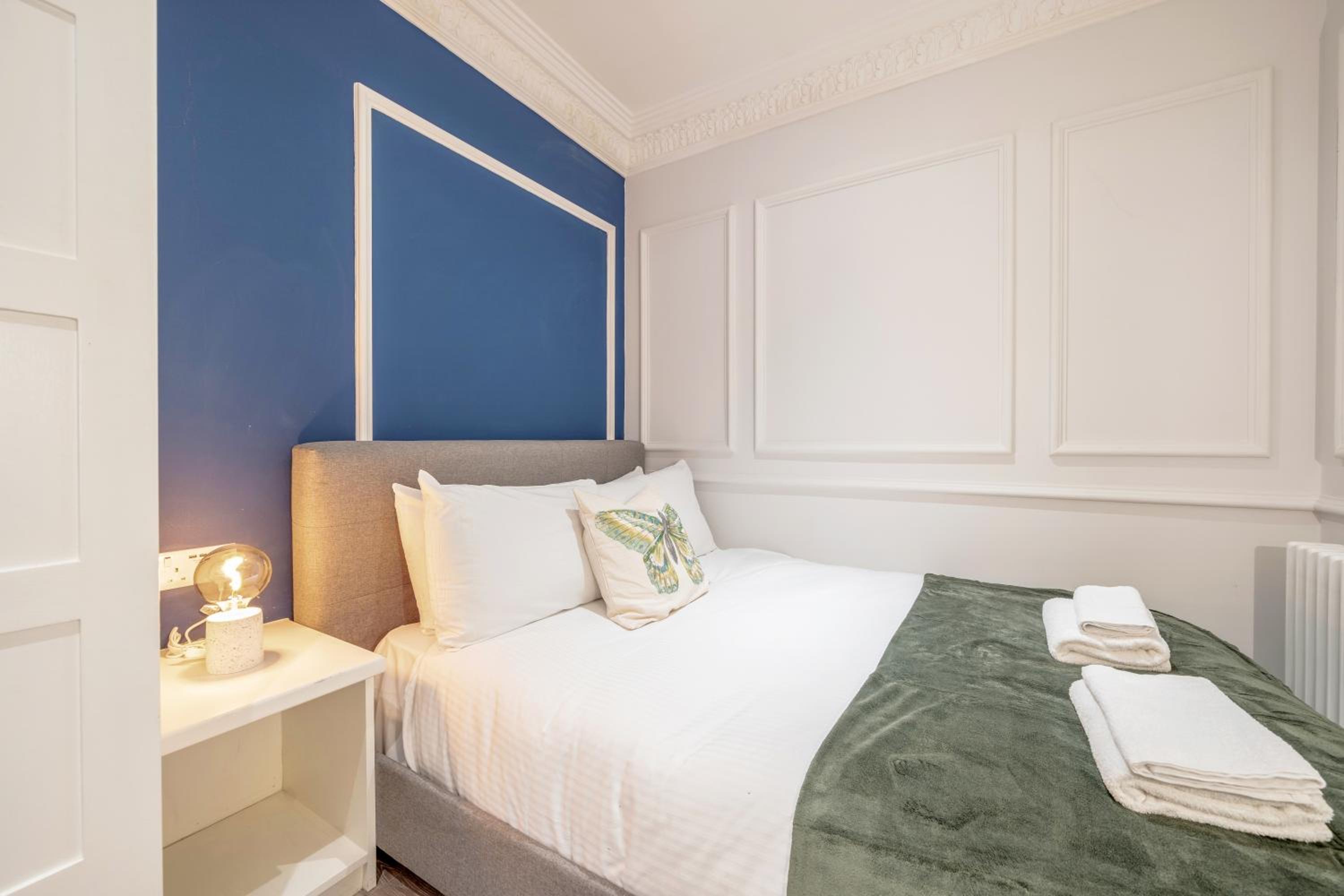 The Hyde Park Apartment - Central and Bright
