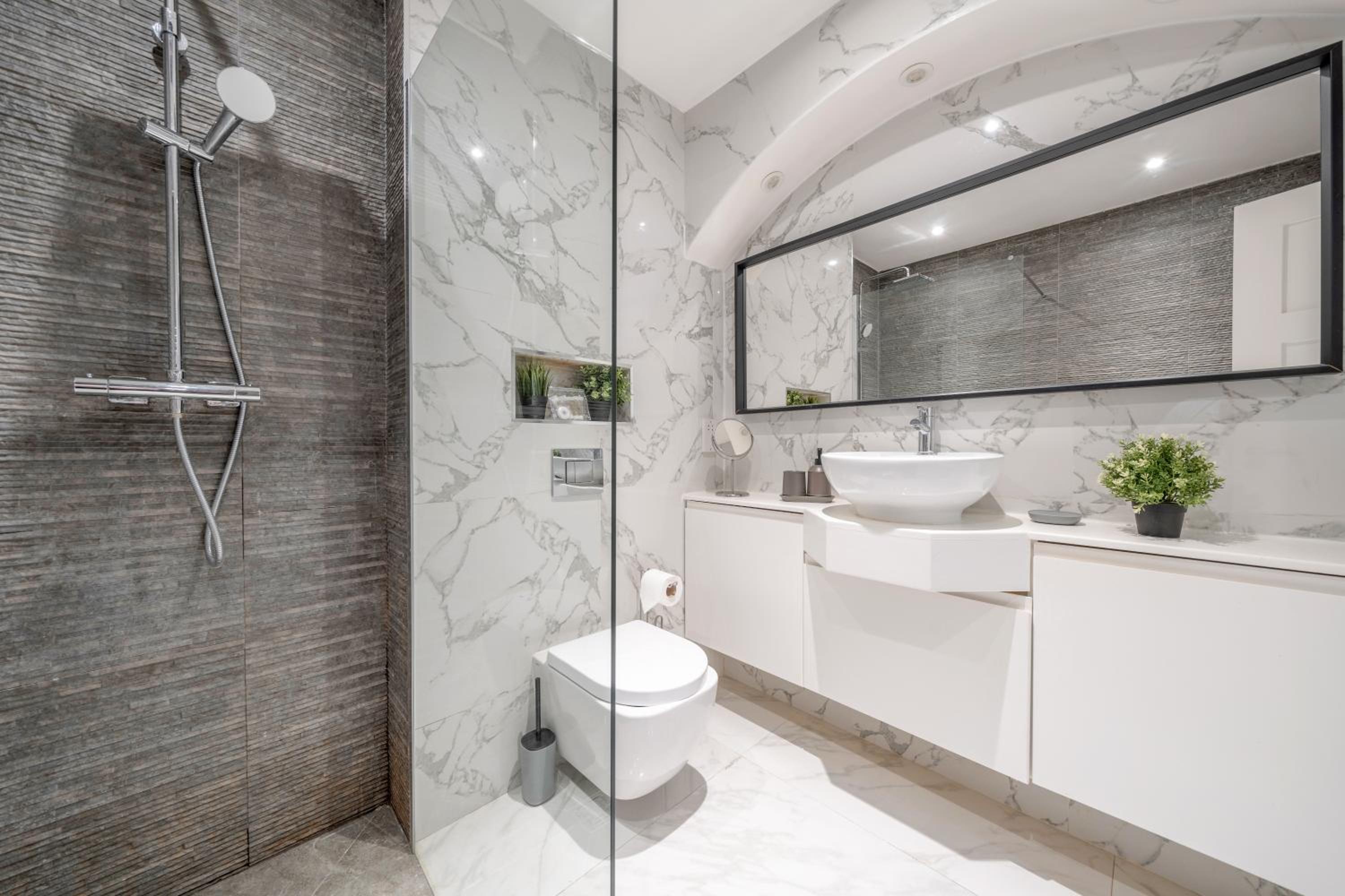 The Hyde Park Apartment - Central and Bright