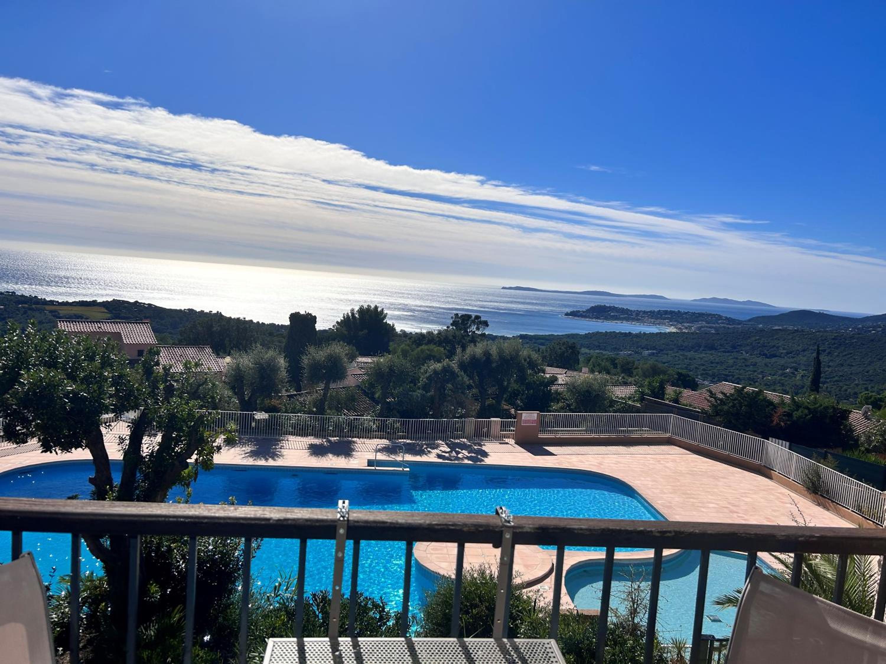 STUDIO POOL HOUSE 2 ETOILES VUE MER PANORAMIQUE AMAZING SEA VIEW WIFI LINGE LINEN INCLUS AIRCONDITIOn