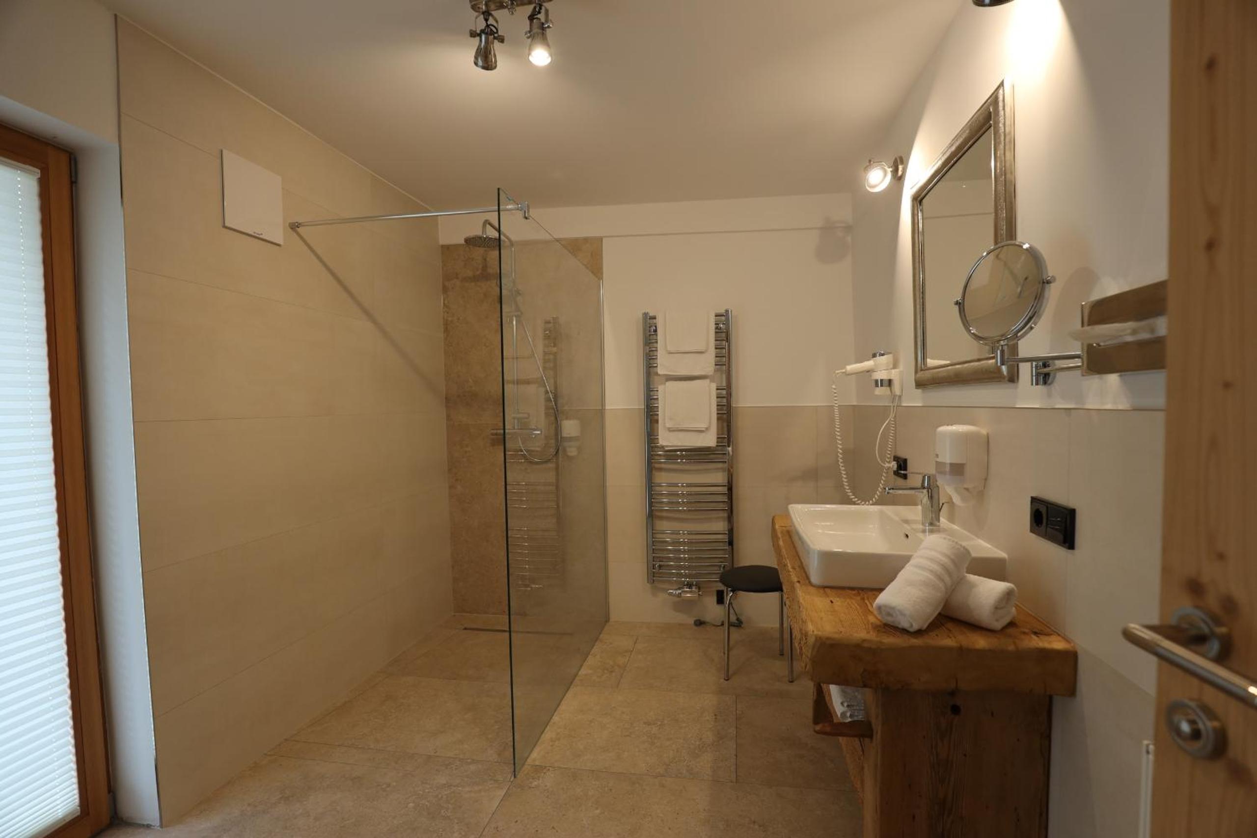 Pension & Appartements Ronacherhof -Mountain Hideaway Slopeside