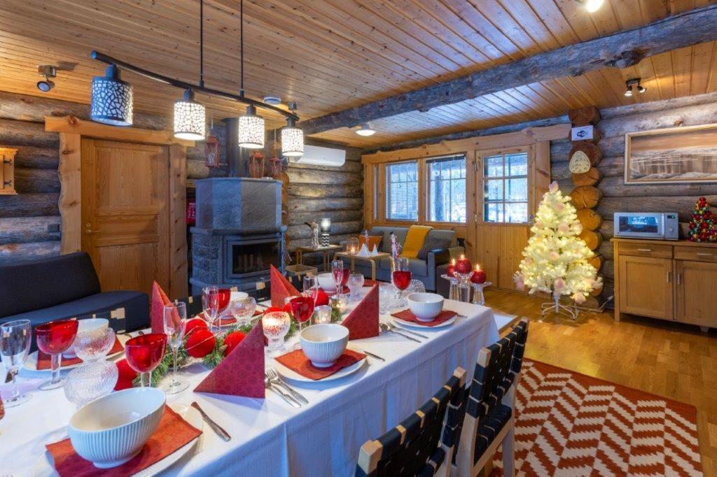Kuukkeli Log Houses Villa Aurora 