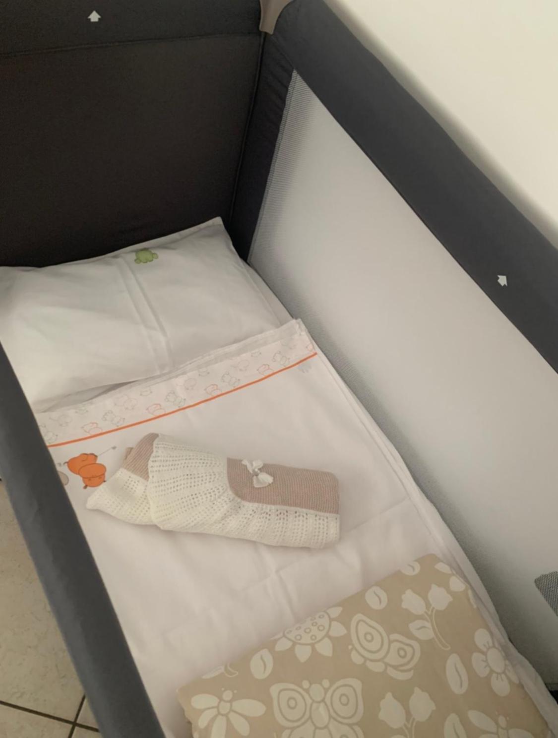 baby crib
