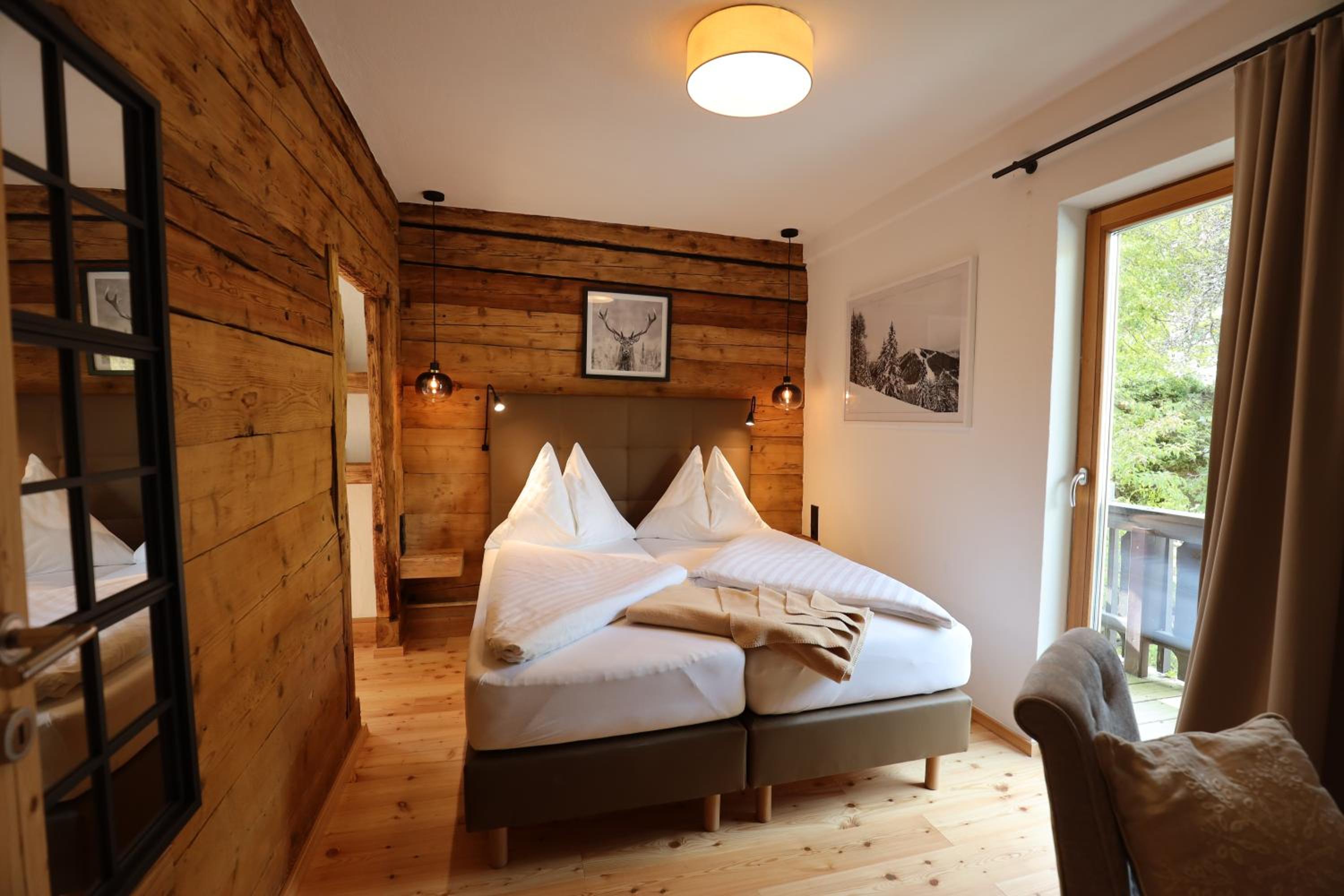 Pension & Appartements Ronacherhof -Mountain Hideaway Slopeside