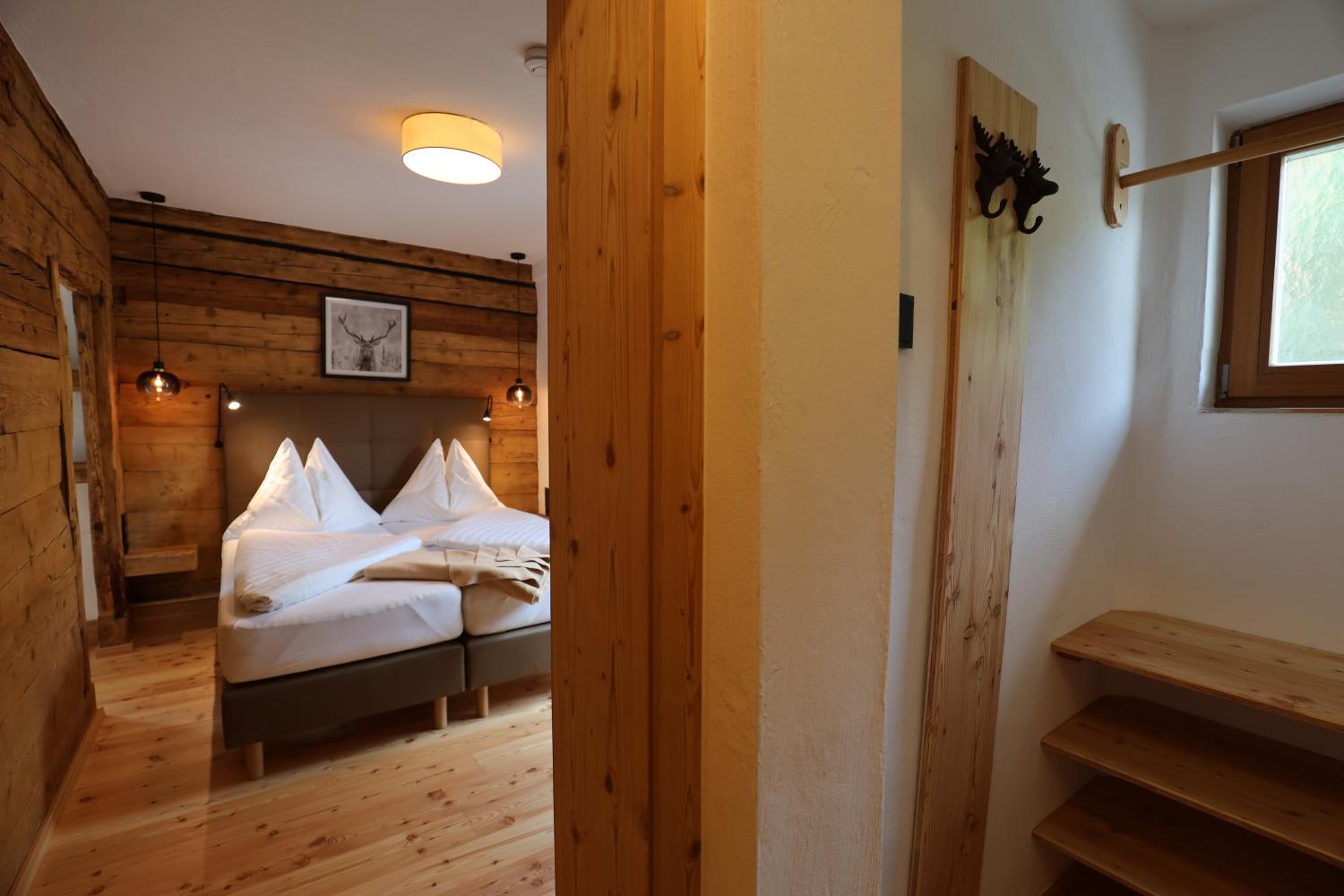 Pension & Appartements Ronacherhof -Mountain Hideaway Slopeside