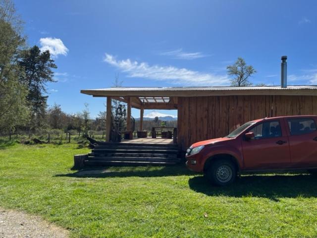 Preciosa cabaña pet friendly con vista a volcanes Villarica y Choshuenco, cerca Termas