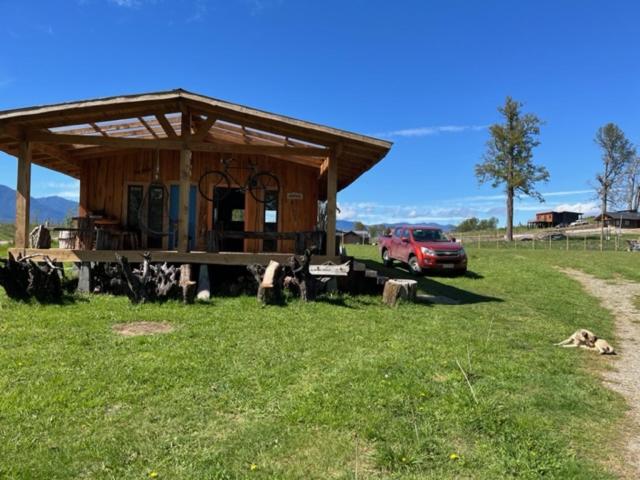 Preciosa cabaña pet friendly con vista a volcanes Villarica y Choshuenco, cerca Termas
