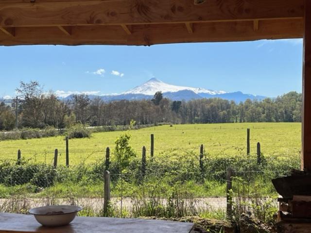 Preciosa cabaña pet friendly con vista a volcanes Villarica y Choshuenco, cerca Termas