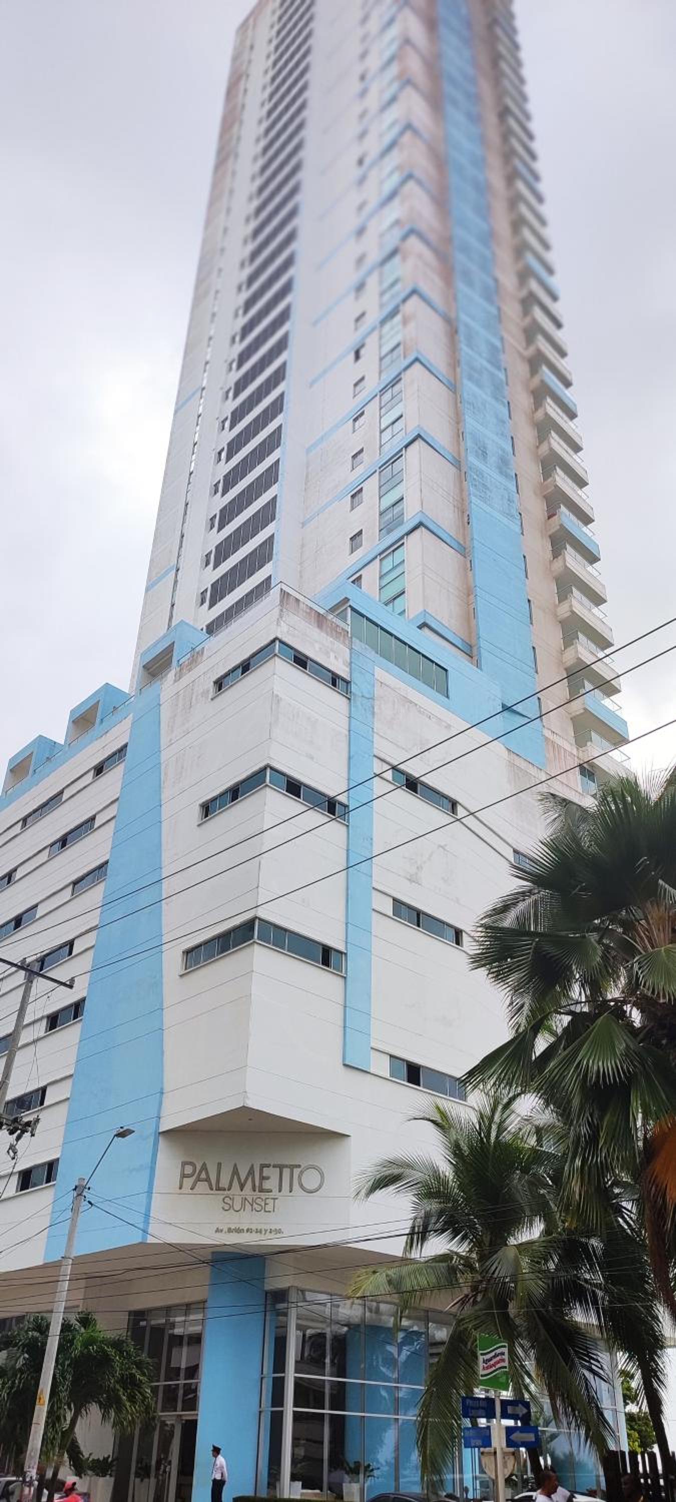 APARTAMENTO DE 3 HABITACIONES CON VISTA AL MAR.
